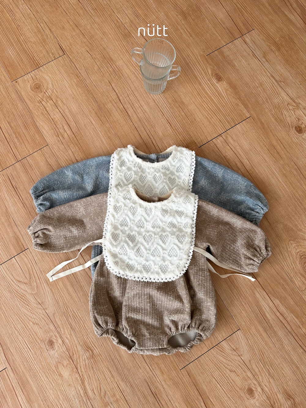 Nutt02｜(3m-16m) 愛心壓紋套裝含圍兜背心