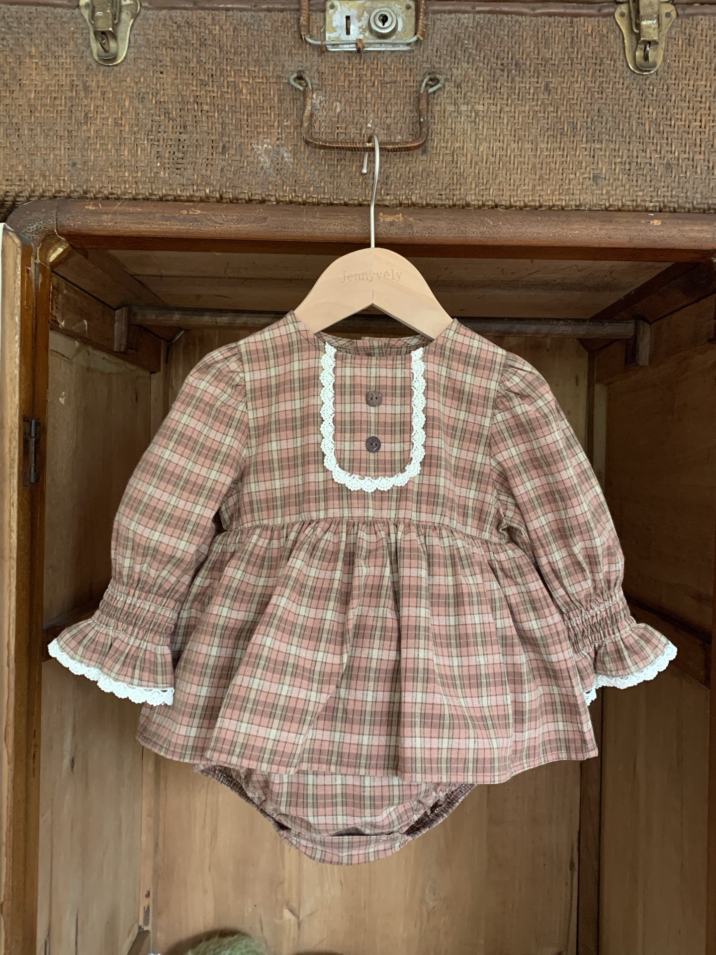 JE624｜(73cm-100cm) 復古格紋喇叭袖包屁衣