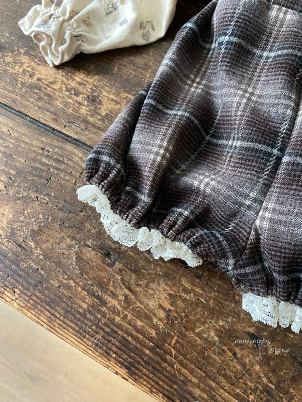 Anne Shirley16｜(3m-22m) 1色蕾絲滾邊吊帶褲