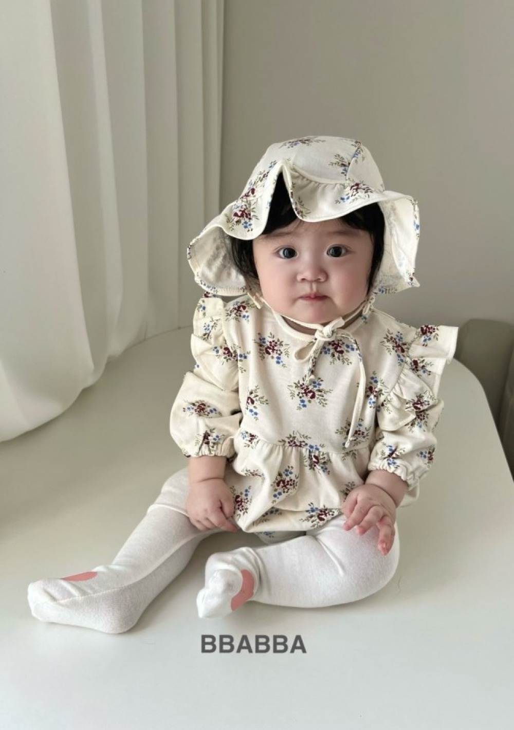 BBABBA09｜(60cm-83cm-mom) 1色碎花荷葉袖包屁衣含帽子