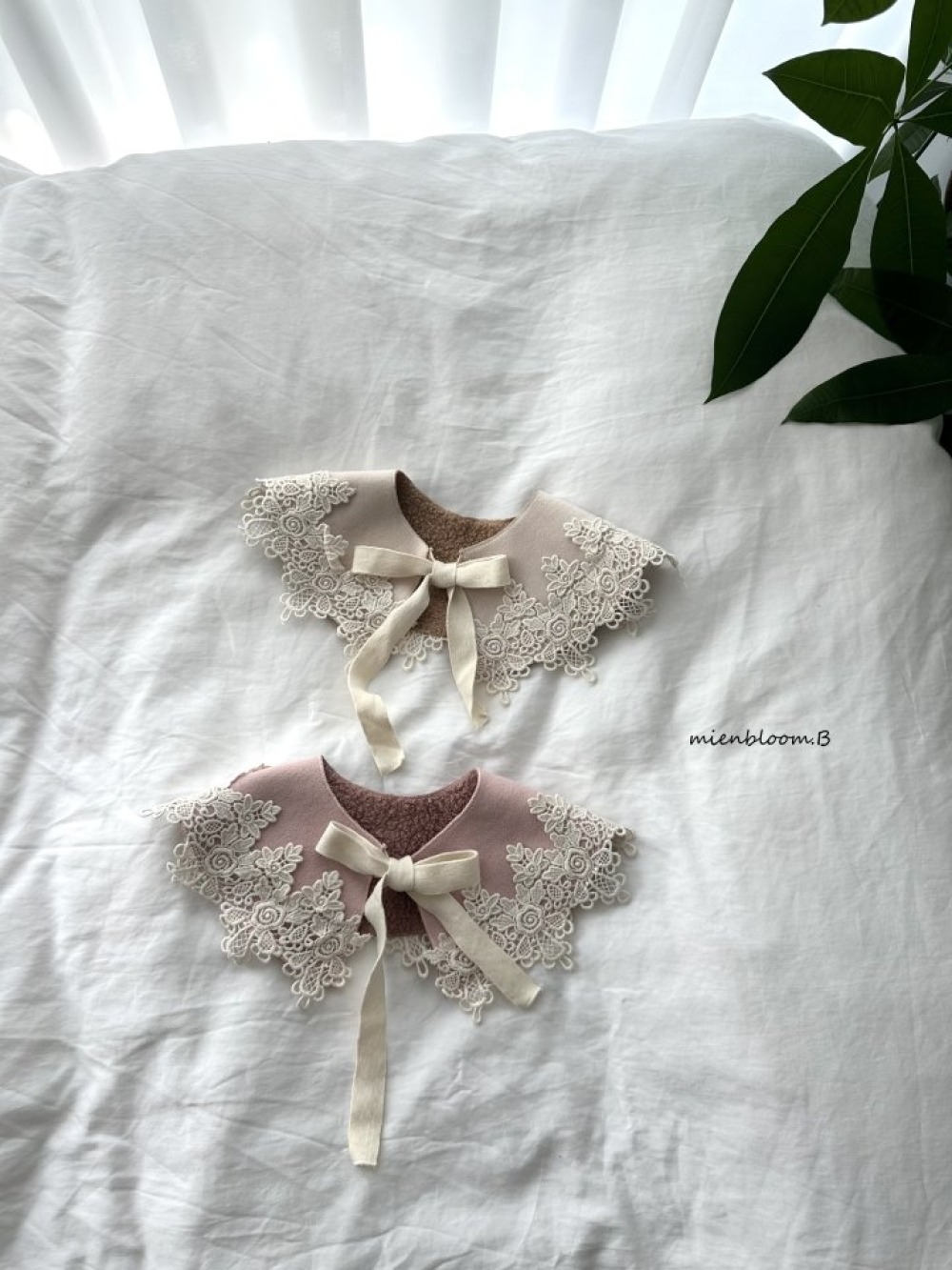 Bloom.b02｜(0m-24m) 蕾絲披風領圍