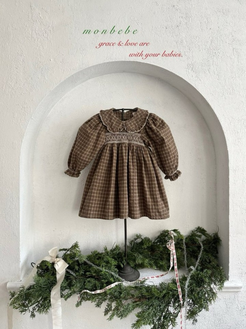 MONBEBE56｜(1y-8y) 荷葉領縮口袖格紋洋裝