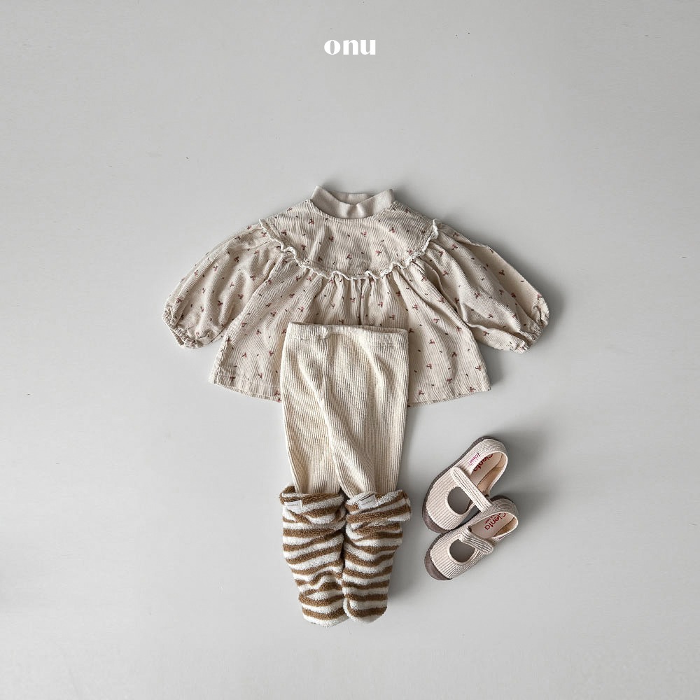 onu 13｜(free) 條紋刷毛腳套襪