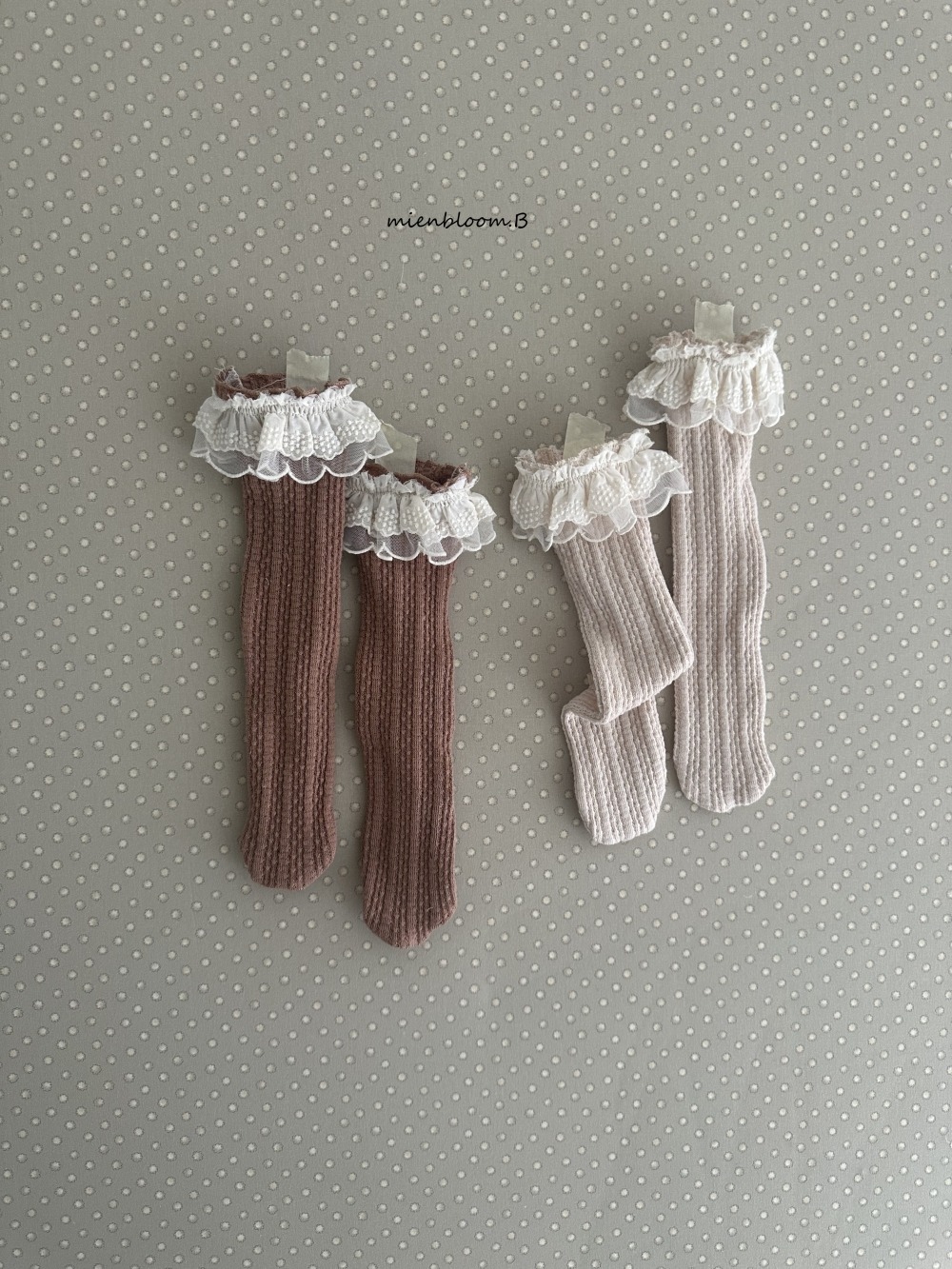 Bloom.b12｜(bebe) 蕾絲坑條無根襪