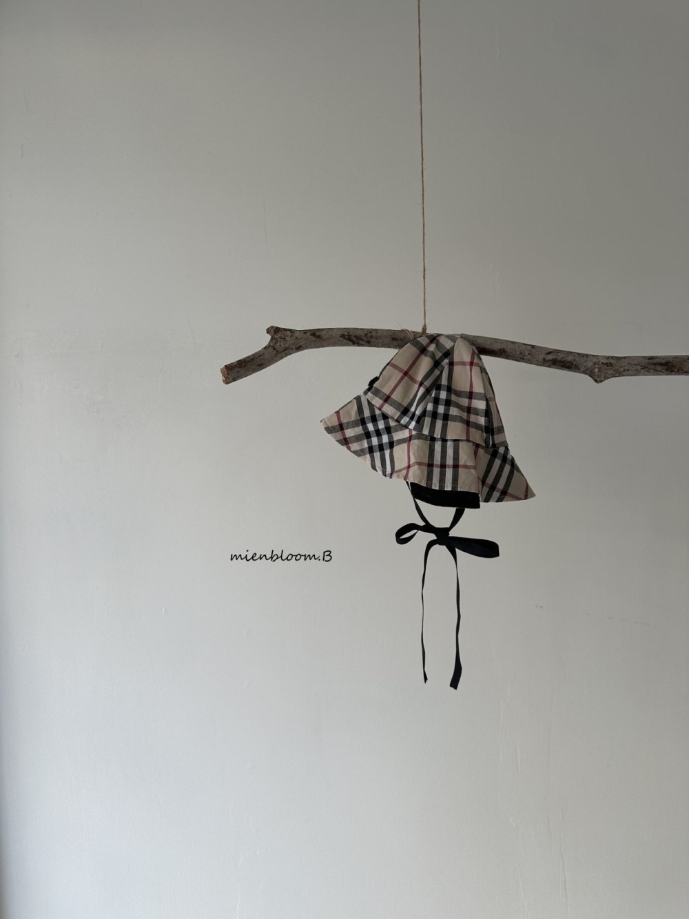 Bloom.b08｜(bebe) 英倫格紋綁帶帽