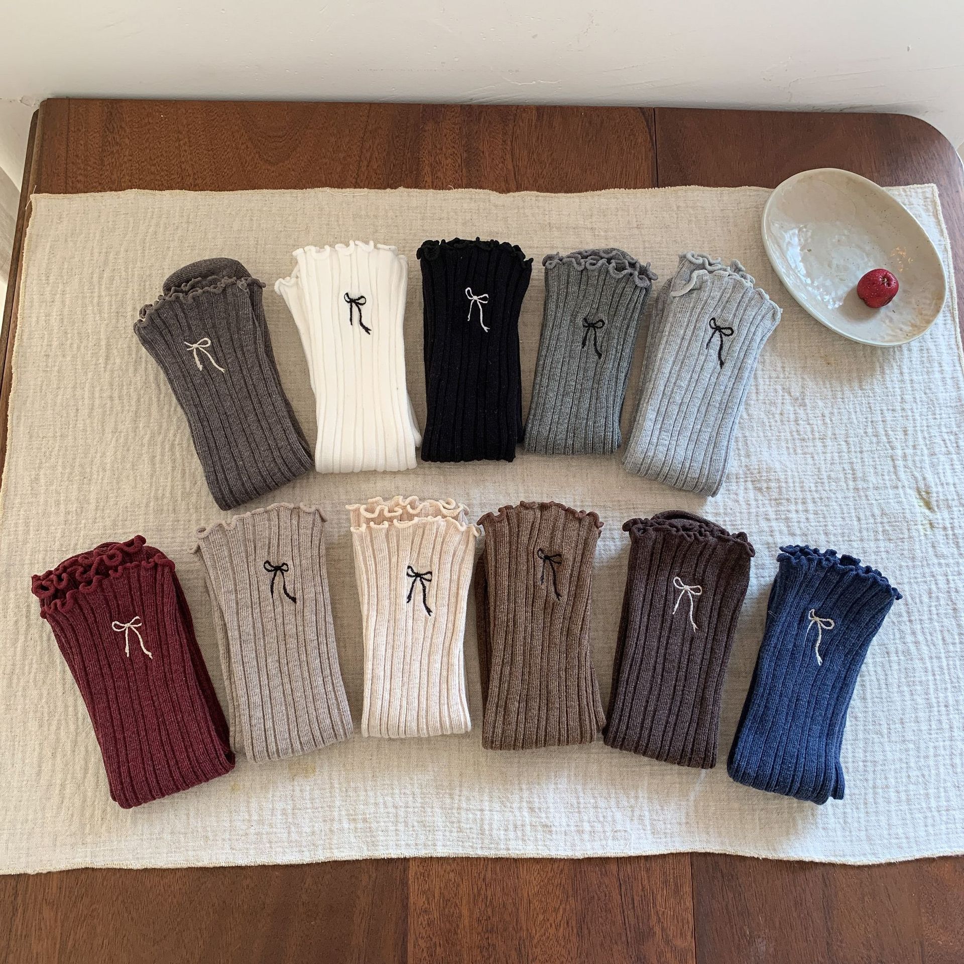 (free) 蝴蝶結刺繡無跟襪