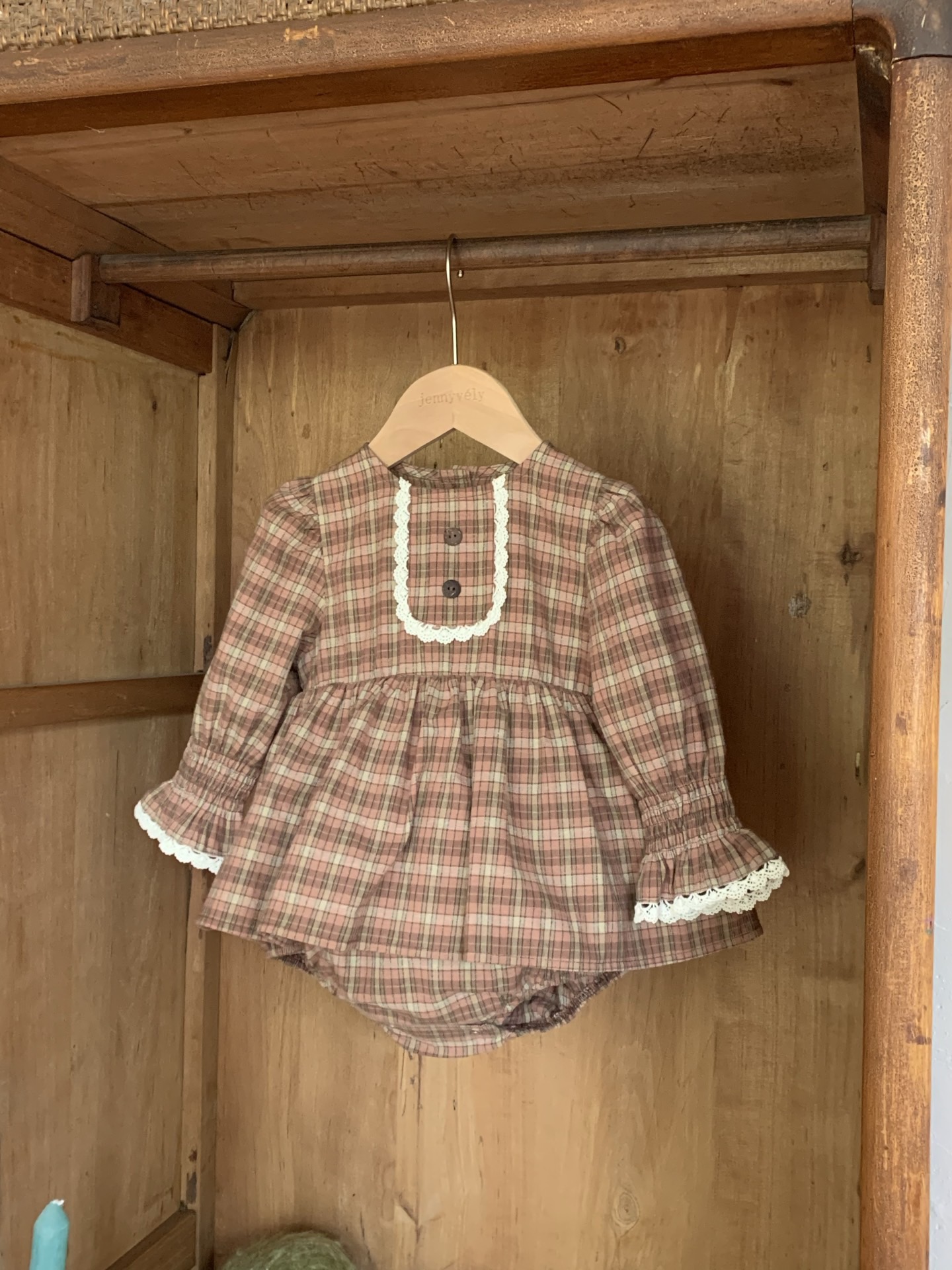 JE624｜(73cm-100cm) 復古格紋喇叭袖包屁衣