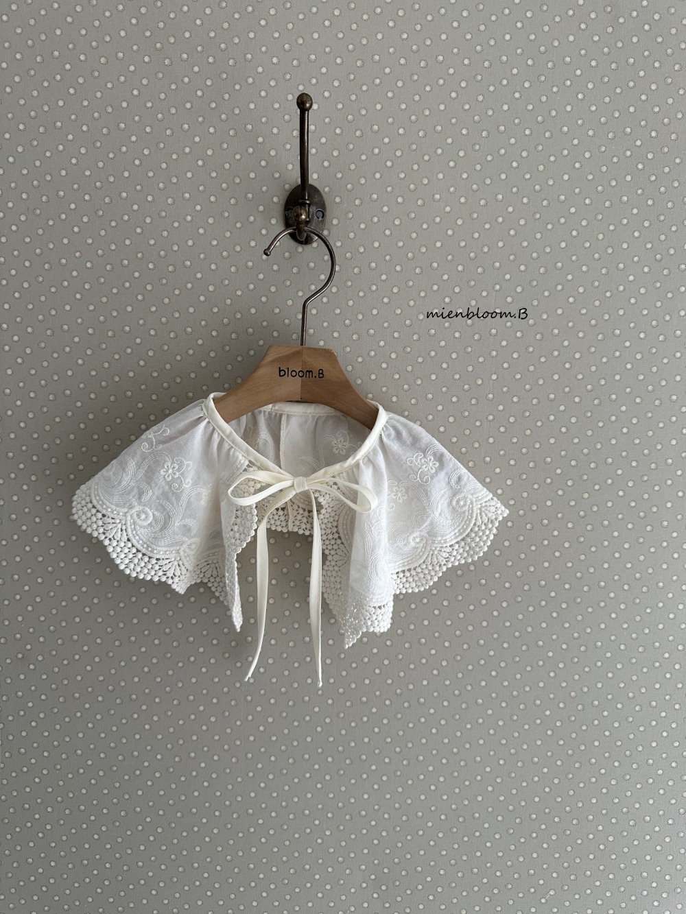 Bloom.b13｜(bebe) 蕾絲綁帶披肩斗篷