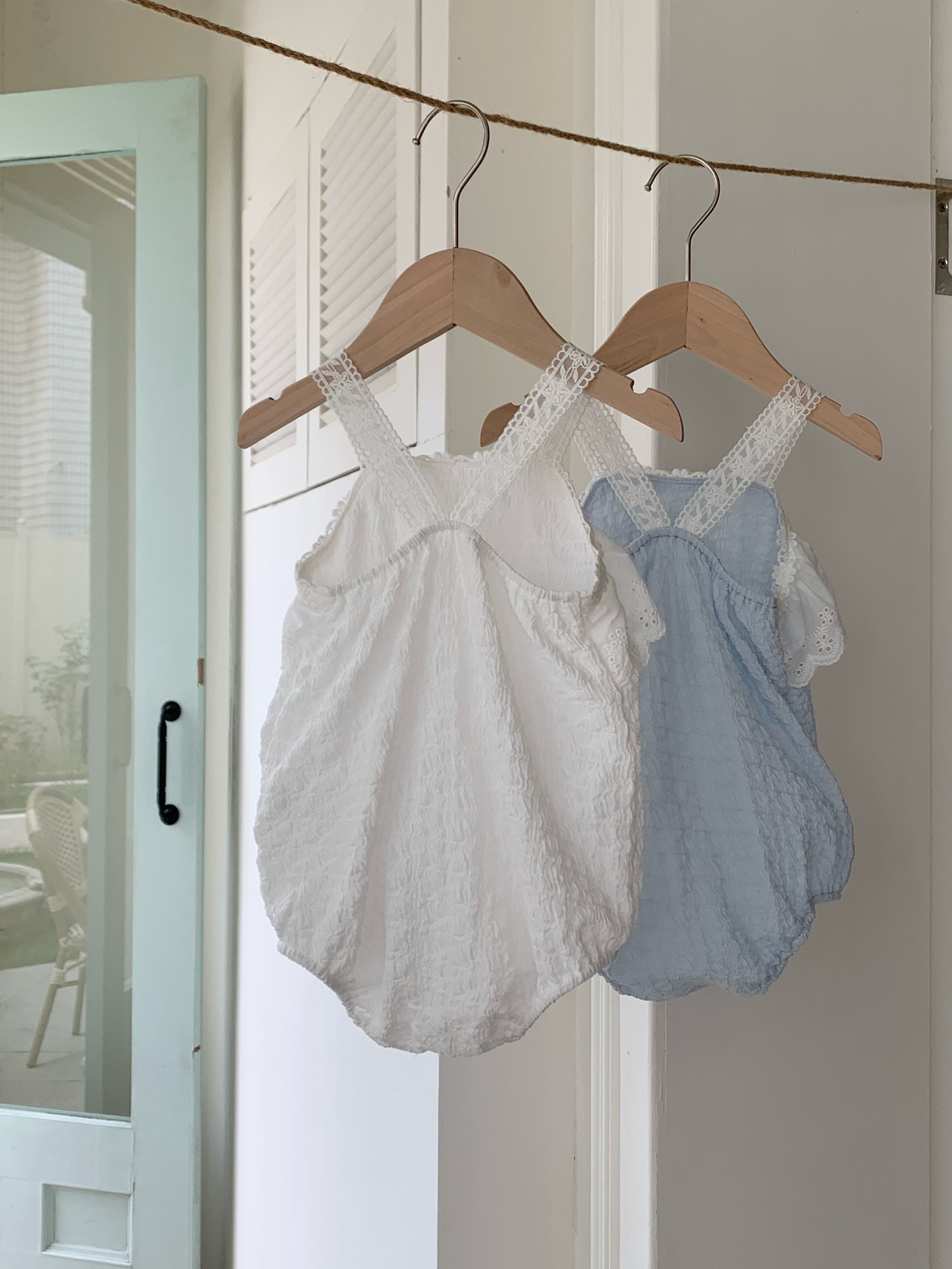 JE41｜(66-90cm) 吊帶蕾絲花邊包屁衣