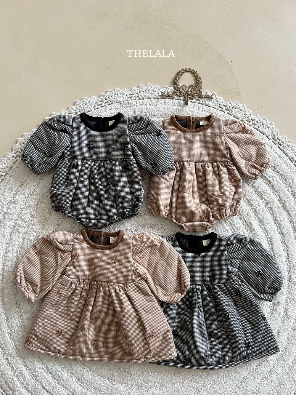 thelala16｜ (0m-18m) 細格紋刺繡花卉包屁衣