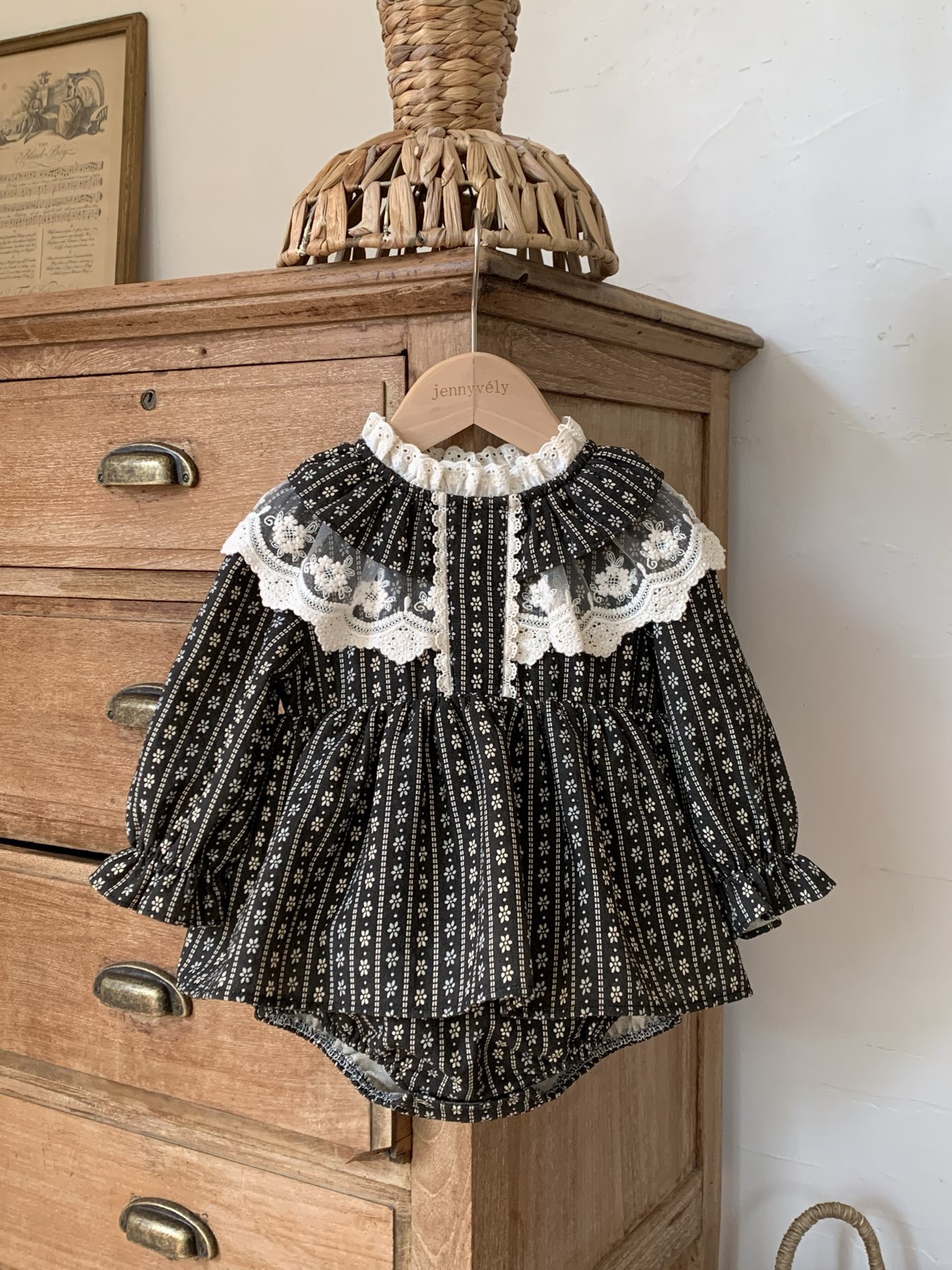 JE612｜(66cm-100cm) 碎花蕾絲花邊領包屁衣