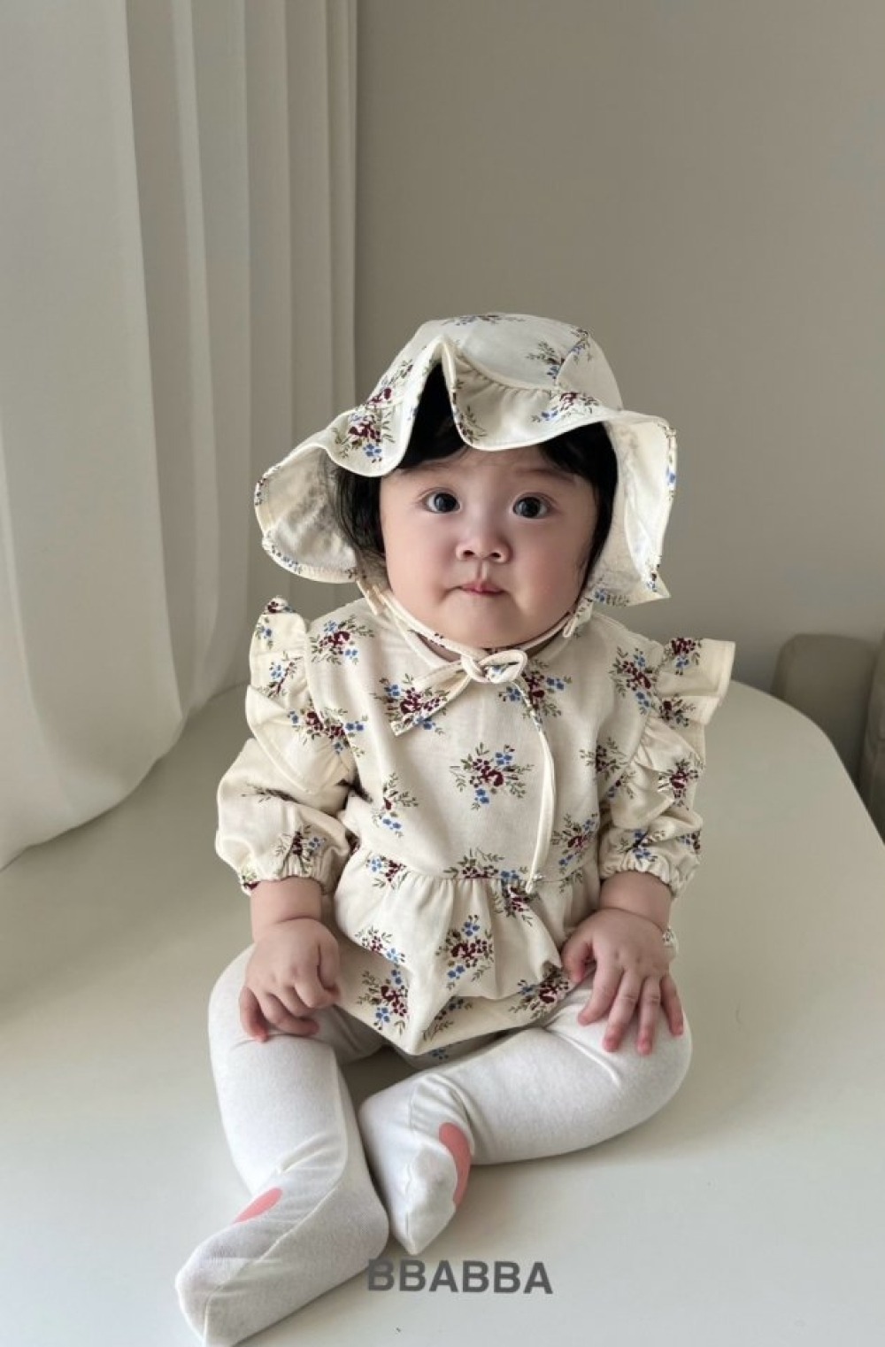 BBABBA09｜(60cm-83cm-mom) 1色碎花荷葉袖包屁衣含帽子