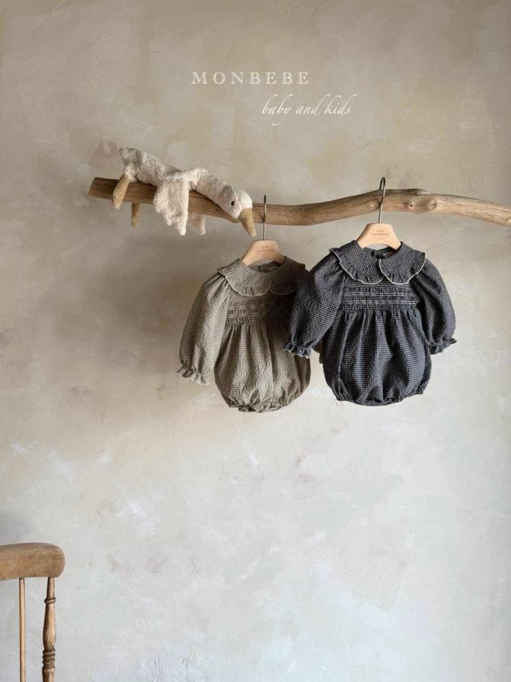 MONBEBE42｜(3m-12m) 秋季小格紋荷葉領包屁衣