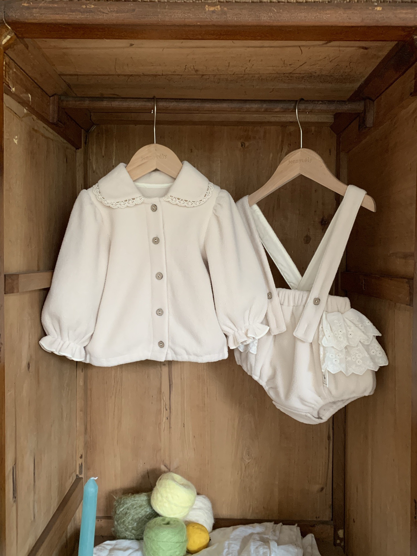 JE606｜(73cm-100cm) 毛呢蕾絲領吊帶包屁套裝