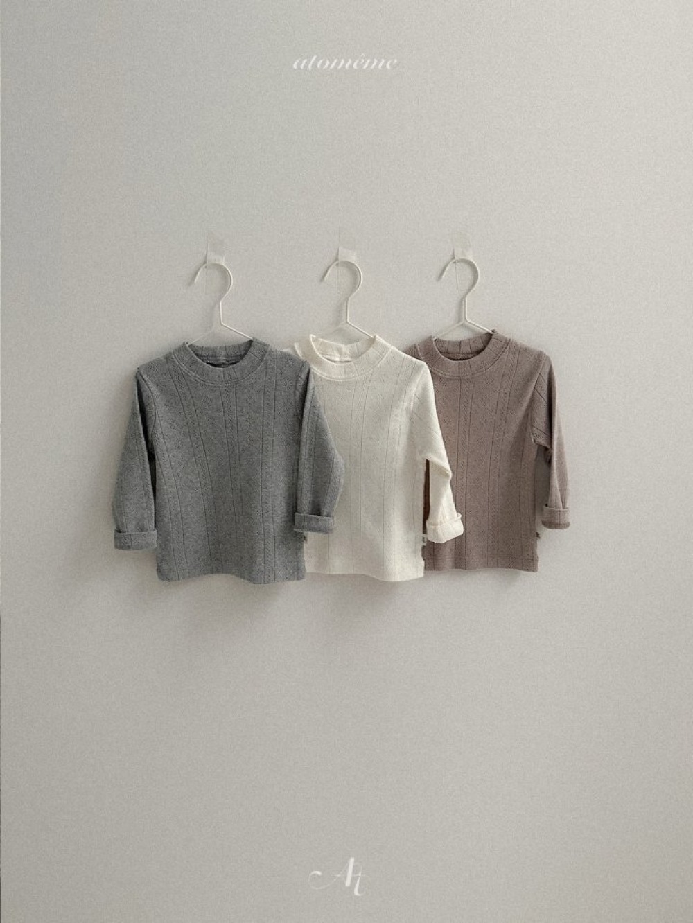 Atomeme07｜(70cm-110cm) 透氣壓紋低領上衣