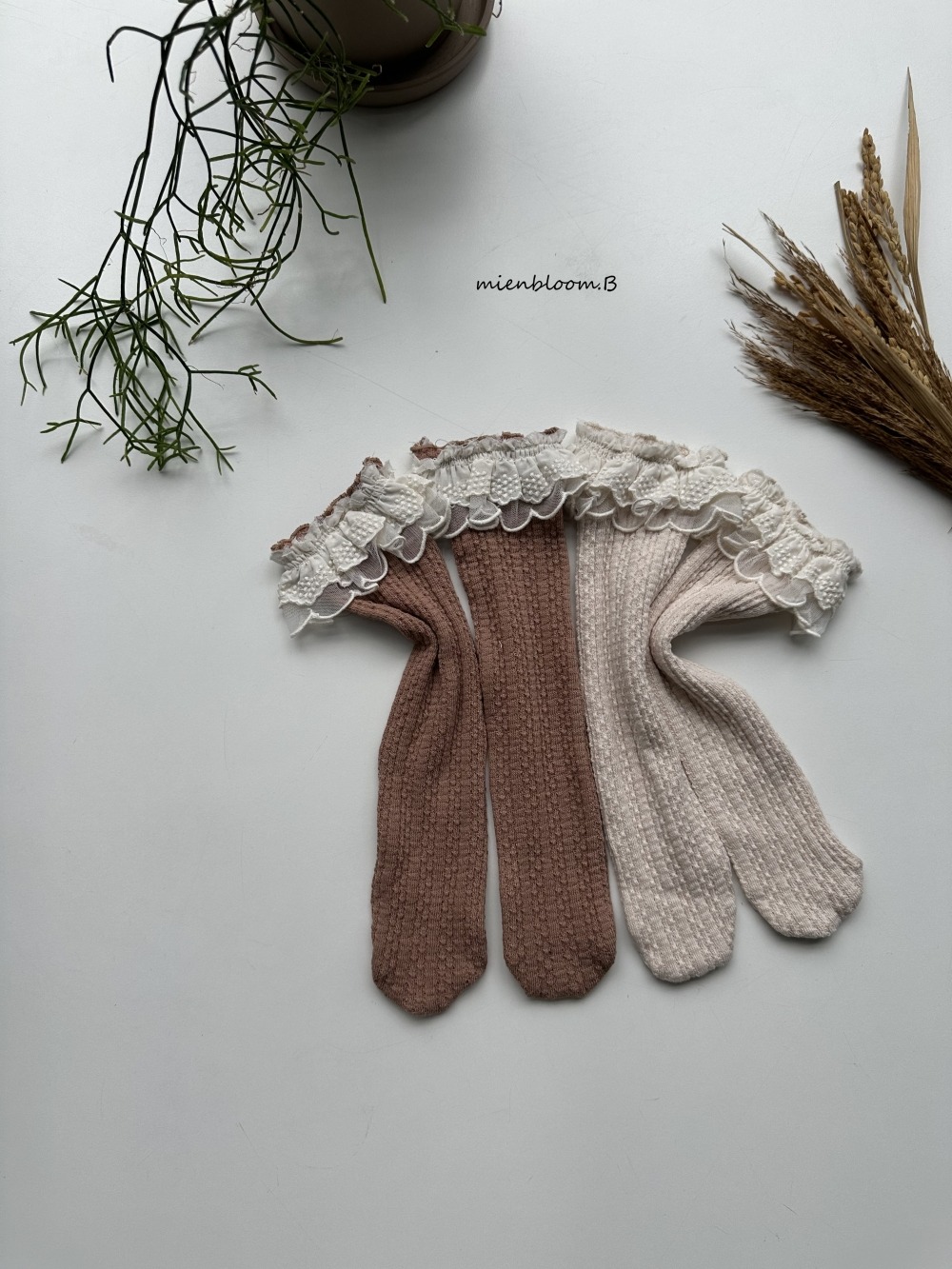 Bloom.b12｜(bebe) 蕾絲坑條無根襪