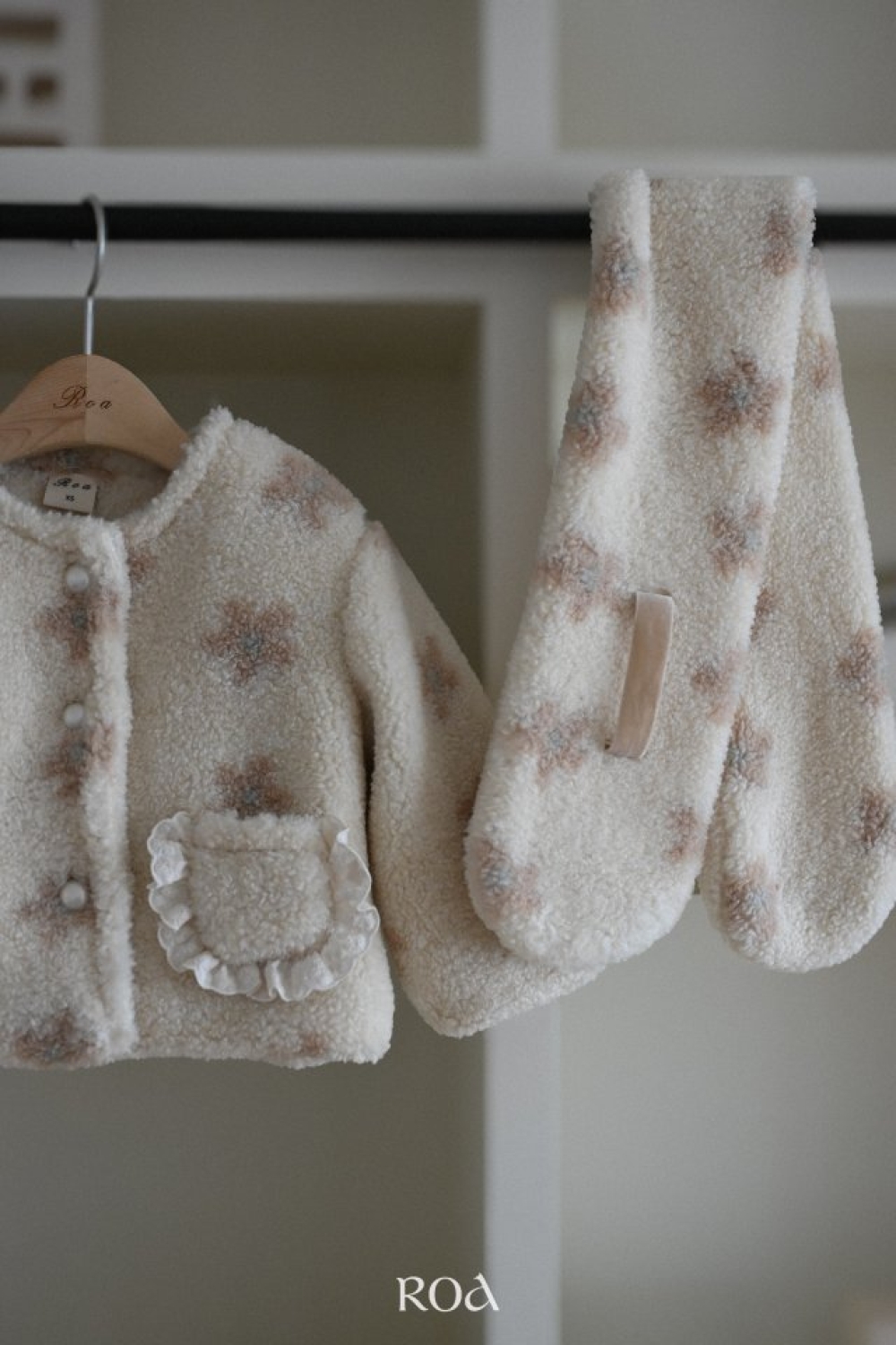 ROA02｜(Free) 甜美小花絨毛圍巾