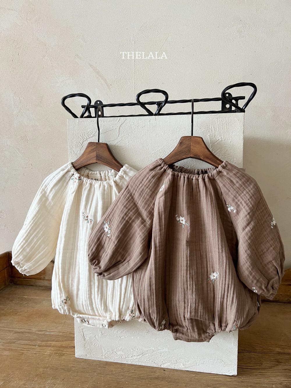 thelala61｜ (0m-18m) 抓皺刺繡包屁衣