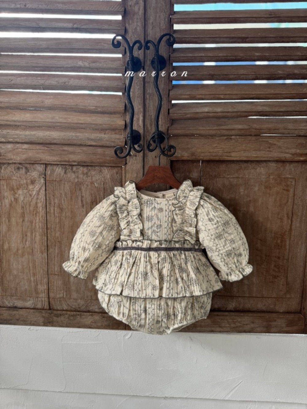 Marron 42｜(3m-18m) 法式花邊墨花包屁衣