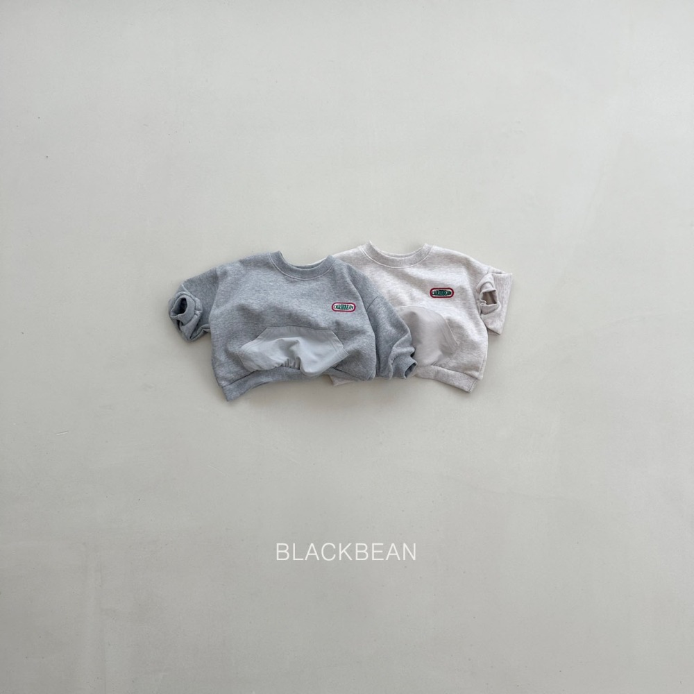BLACK BEAN35｜(84cm-120cm) 英字袋鼠口袋休閒上衣