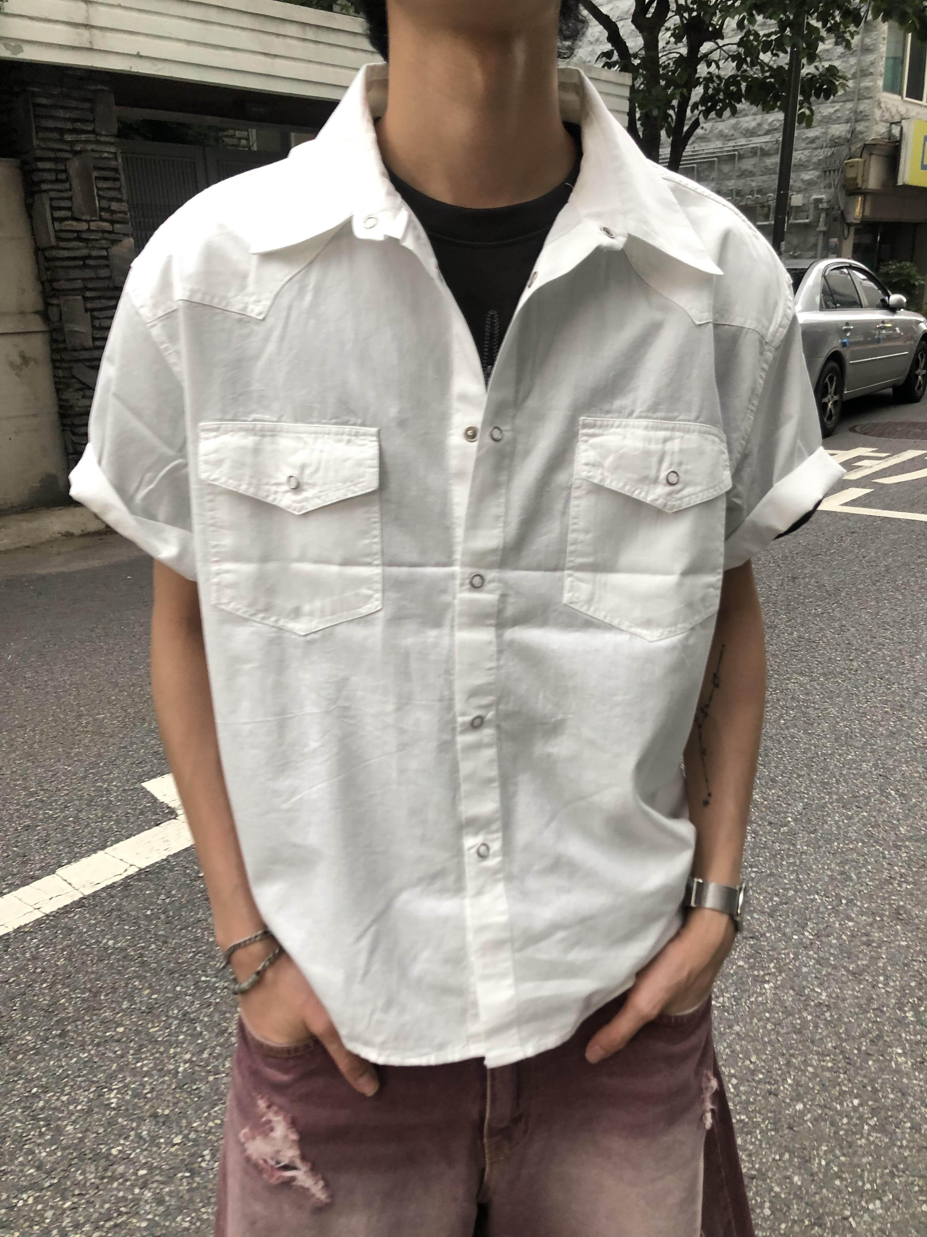 韓系型男 俐落線條 薄款 短袖 襯衫 - 4C9