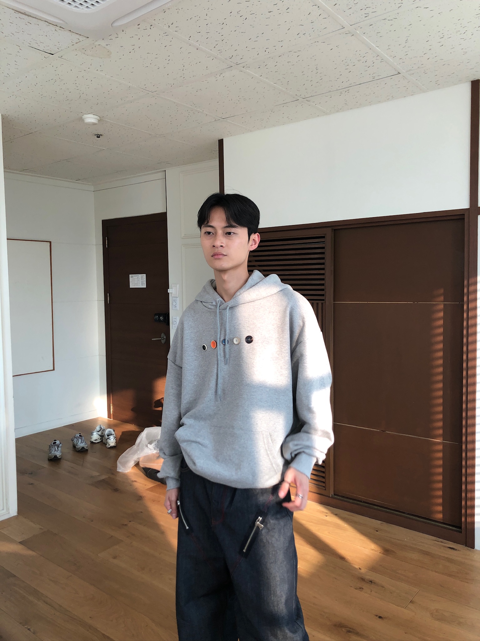 街頭鬆弛 多色鈕扣 寬版 帽T 長袖 - 3C8