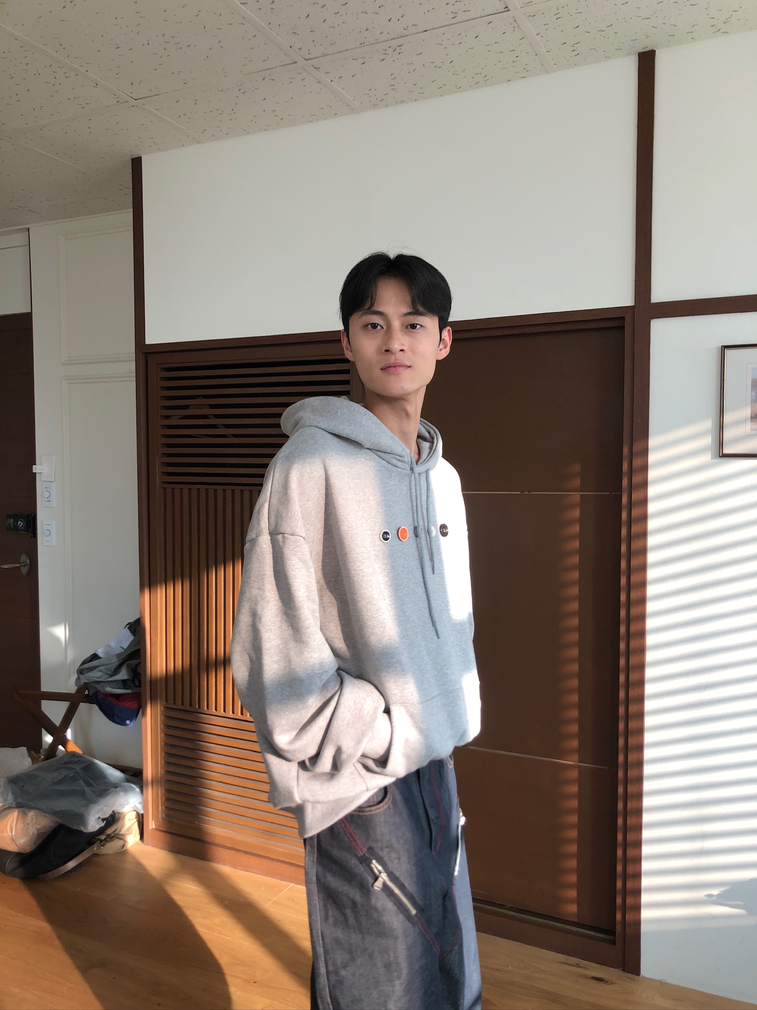 街頭鬆弛 多色鈕扣 寬版 帽T 長袖 - 3C17