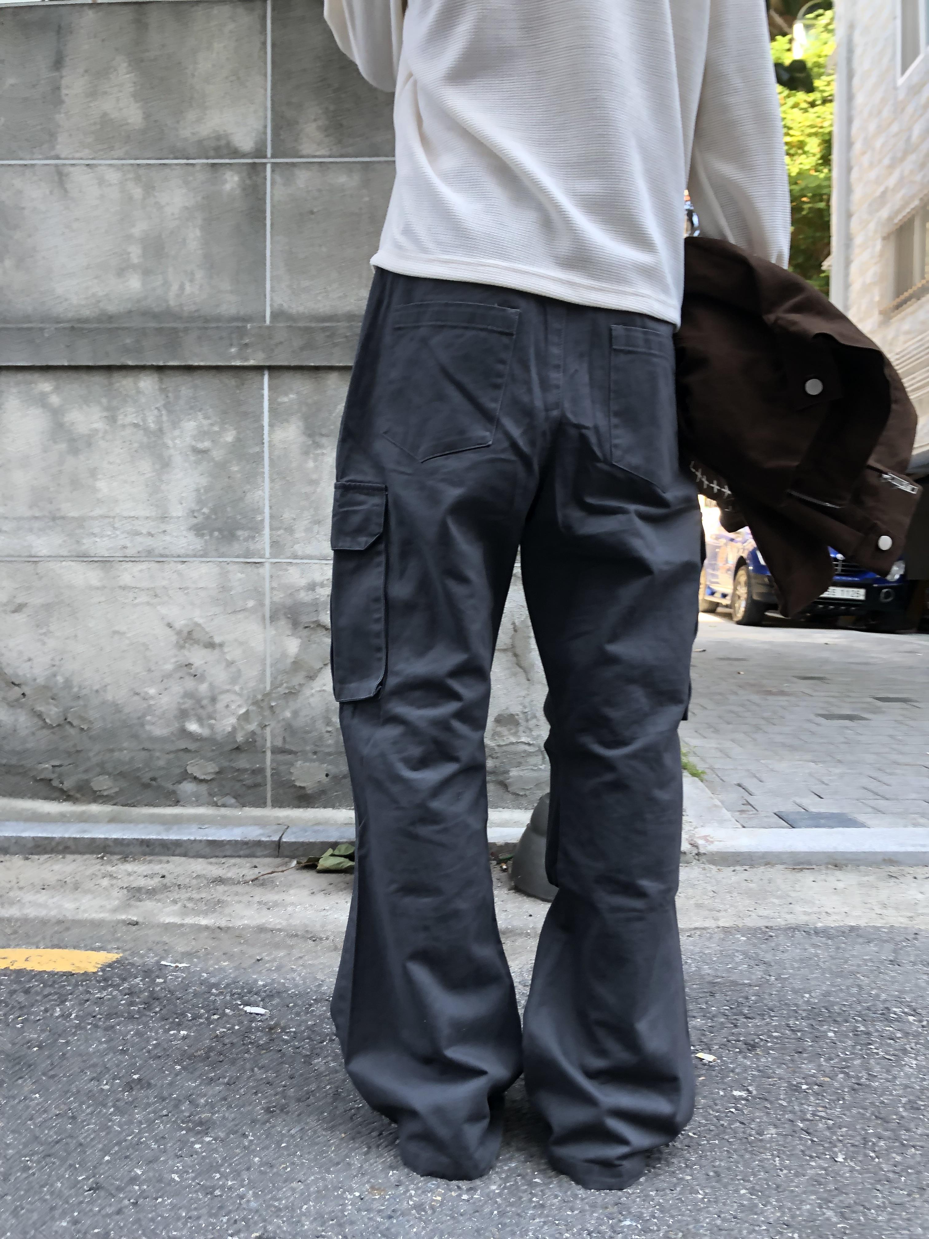 現代潮流 卯釘造型 工裝口袋 喇叭長褲 - 2C12