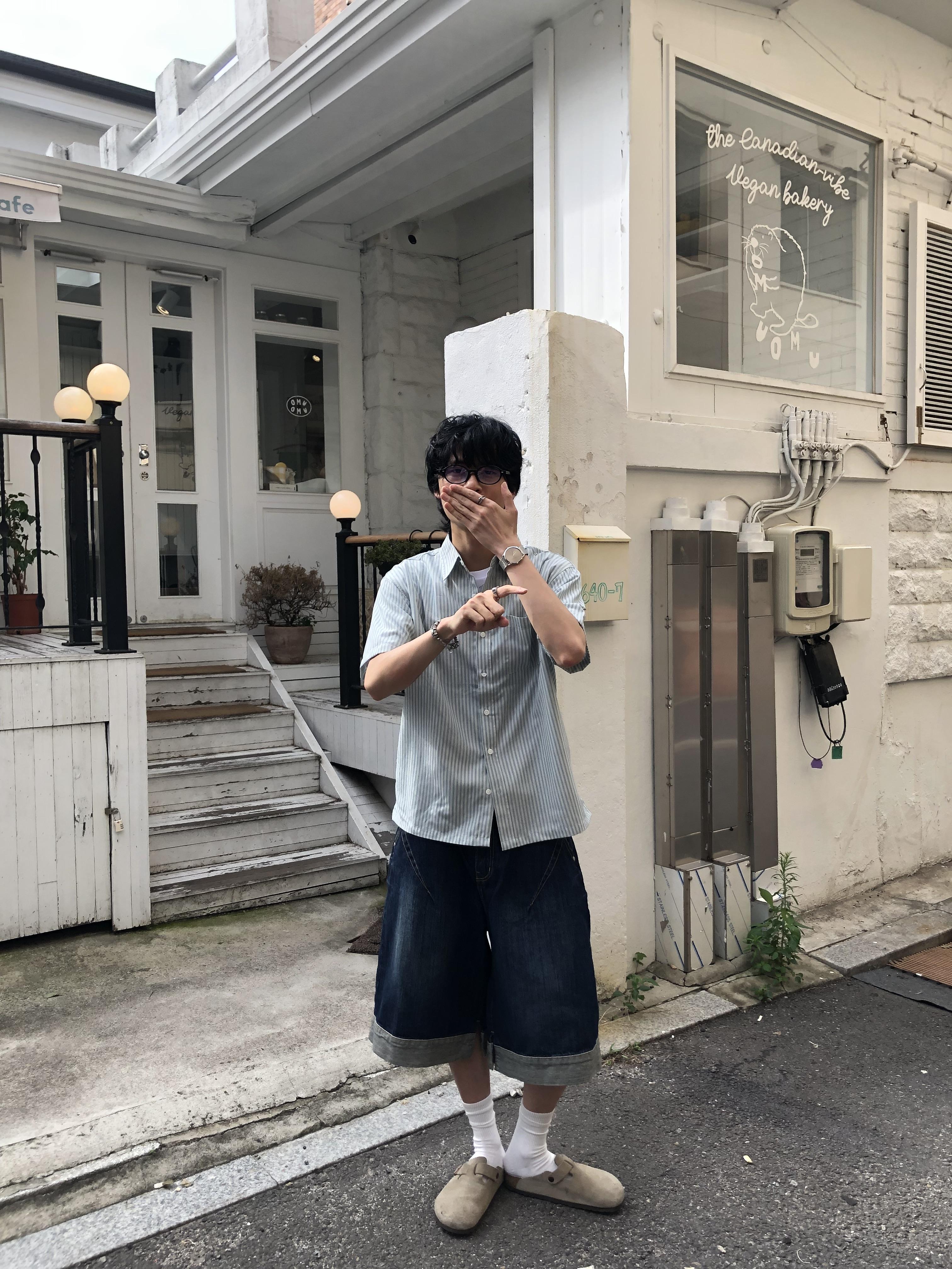 美式風 漸層刷色 斜切線造型 反折 牛仔短褲 - 2C13