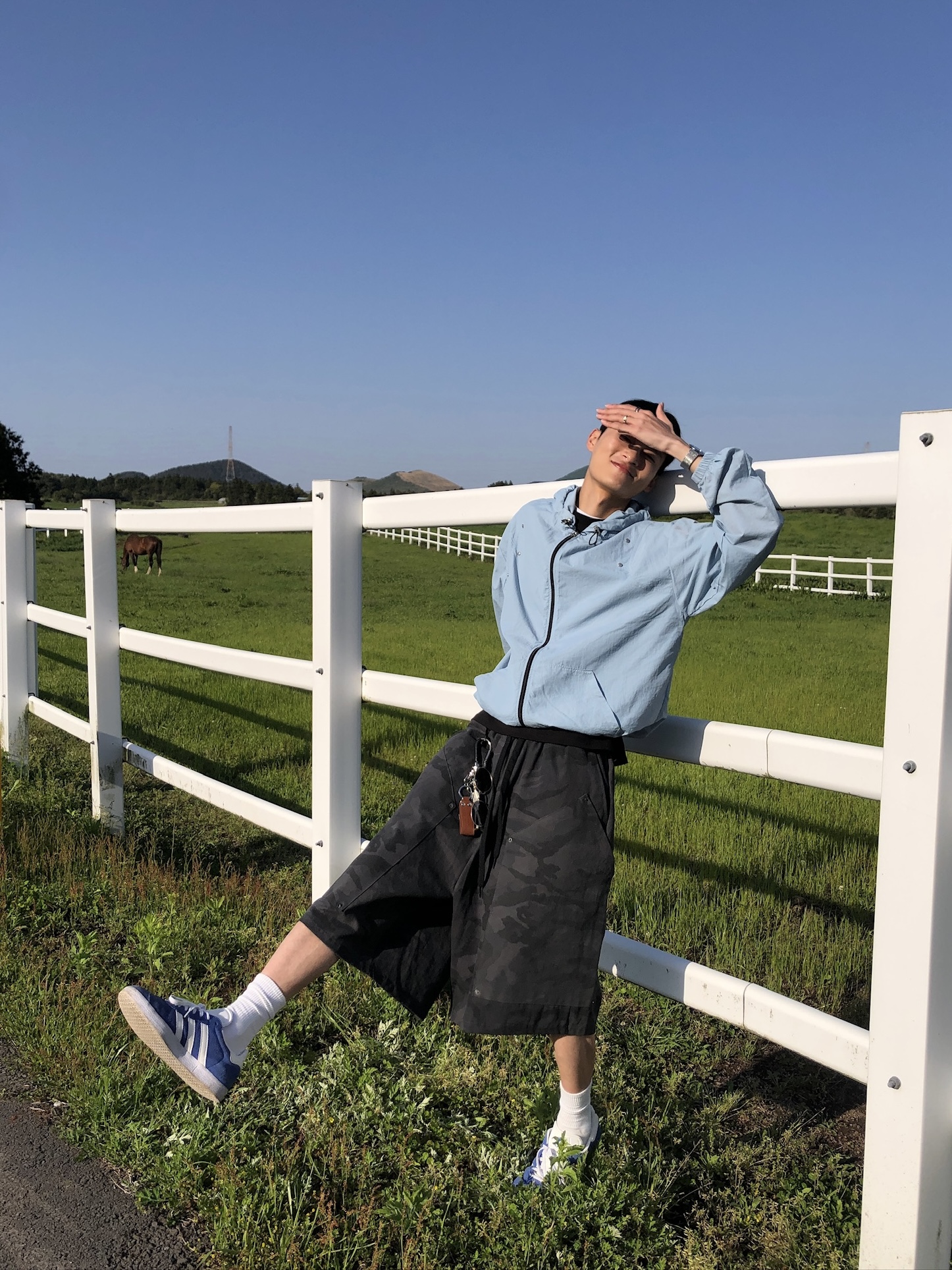 現代街頭 弧形卯釘 夏季風衣 連帽外套 - 3C7