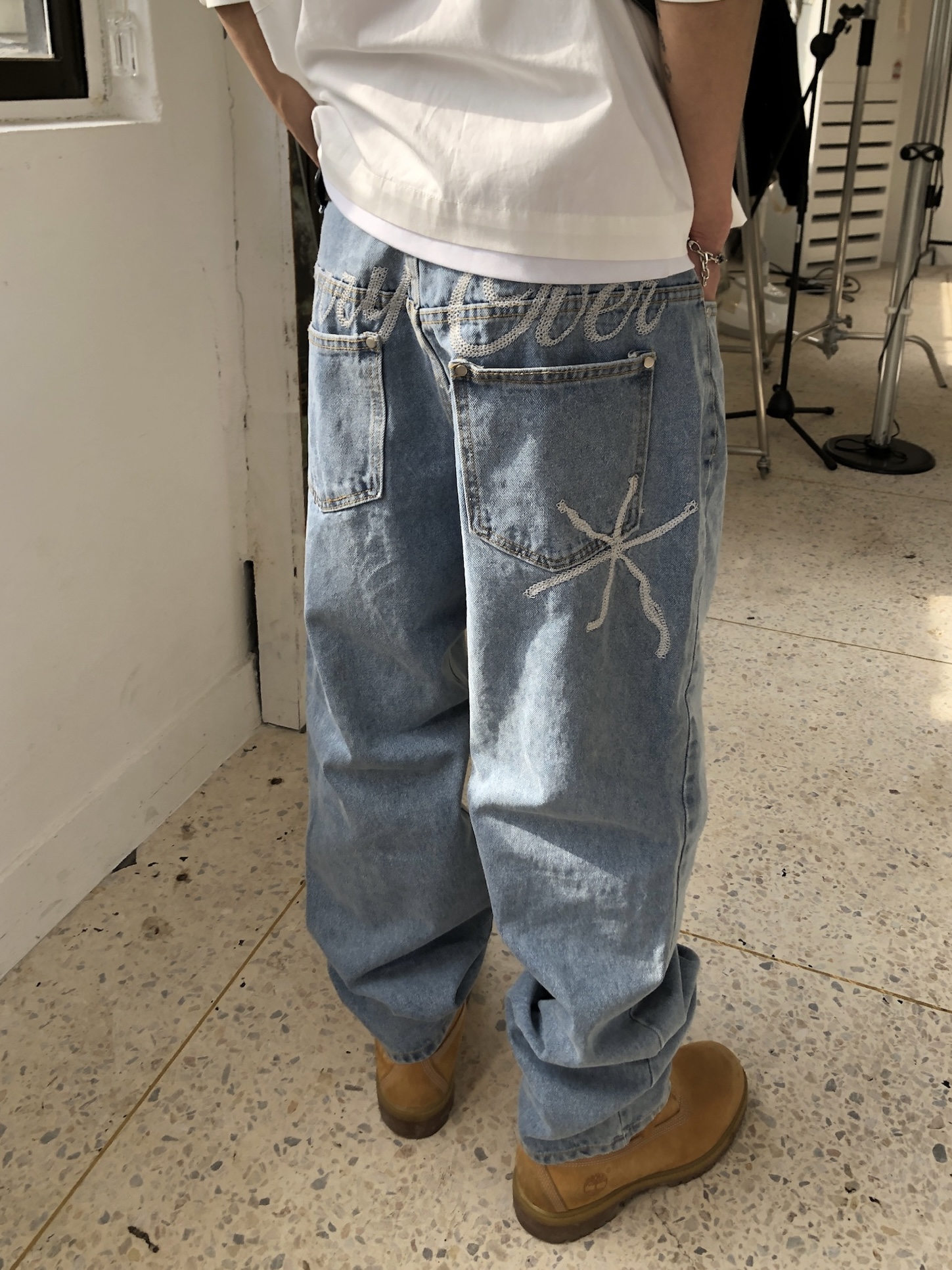 Carry Over 上流巴黎 手工刺繡 牛仔 直筒微寬褲 - 3C18