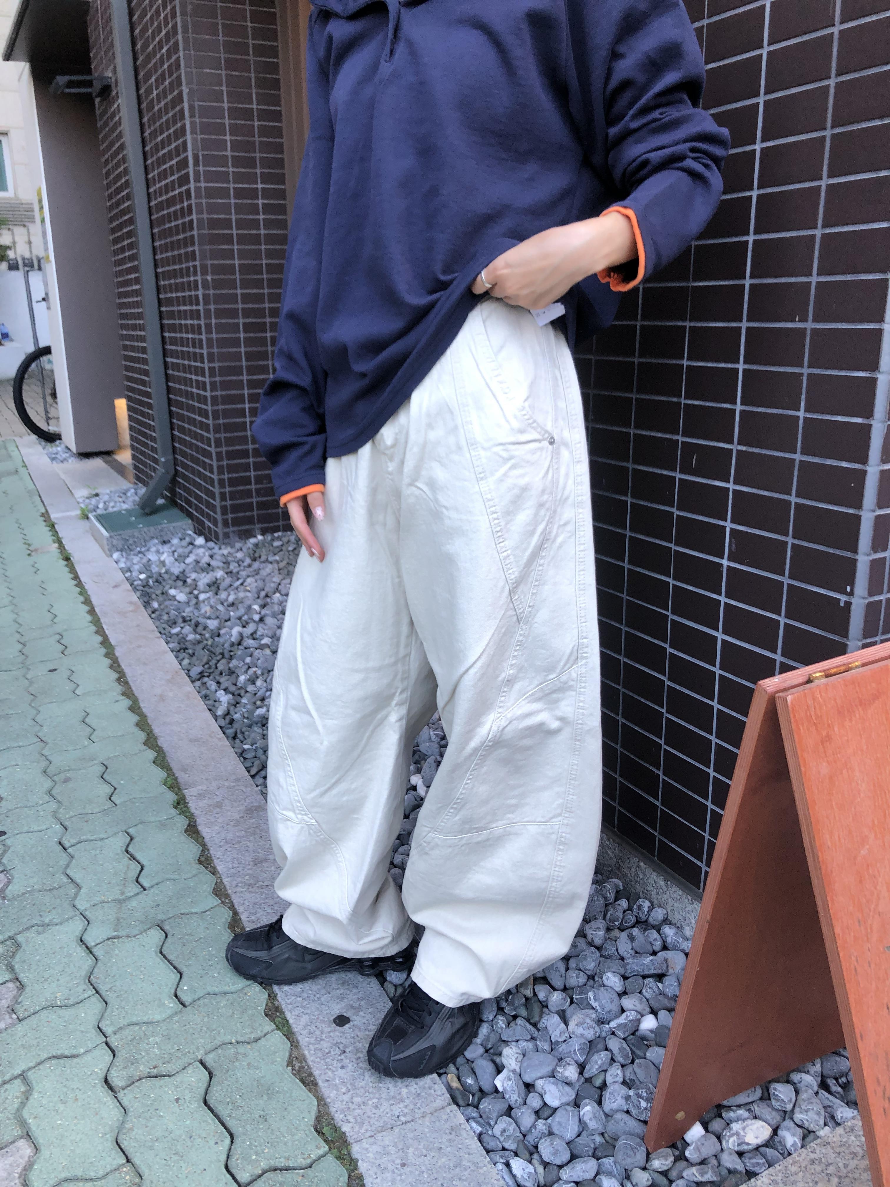 彎刀縫線 俐落版型 鬆緊帶 寬版 長褲 - 4C2