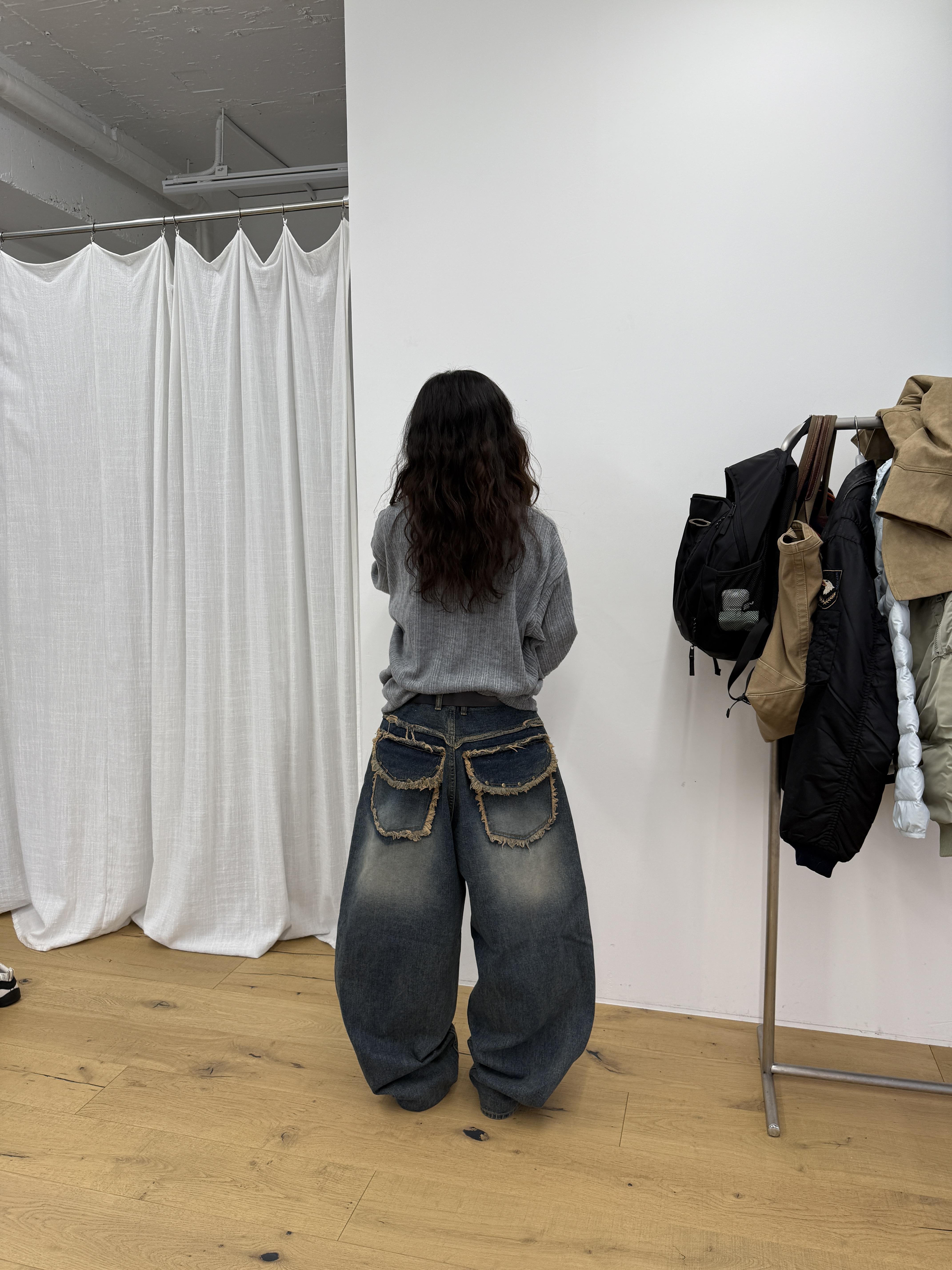 漸層水洗 鑲式卯釘 大口袋 牛仔寬褲 - 2C16