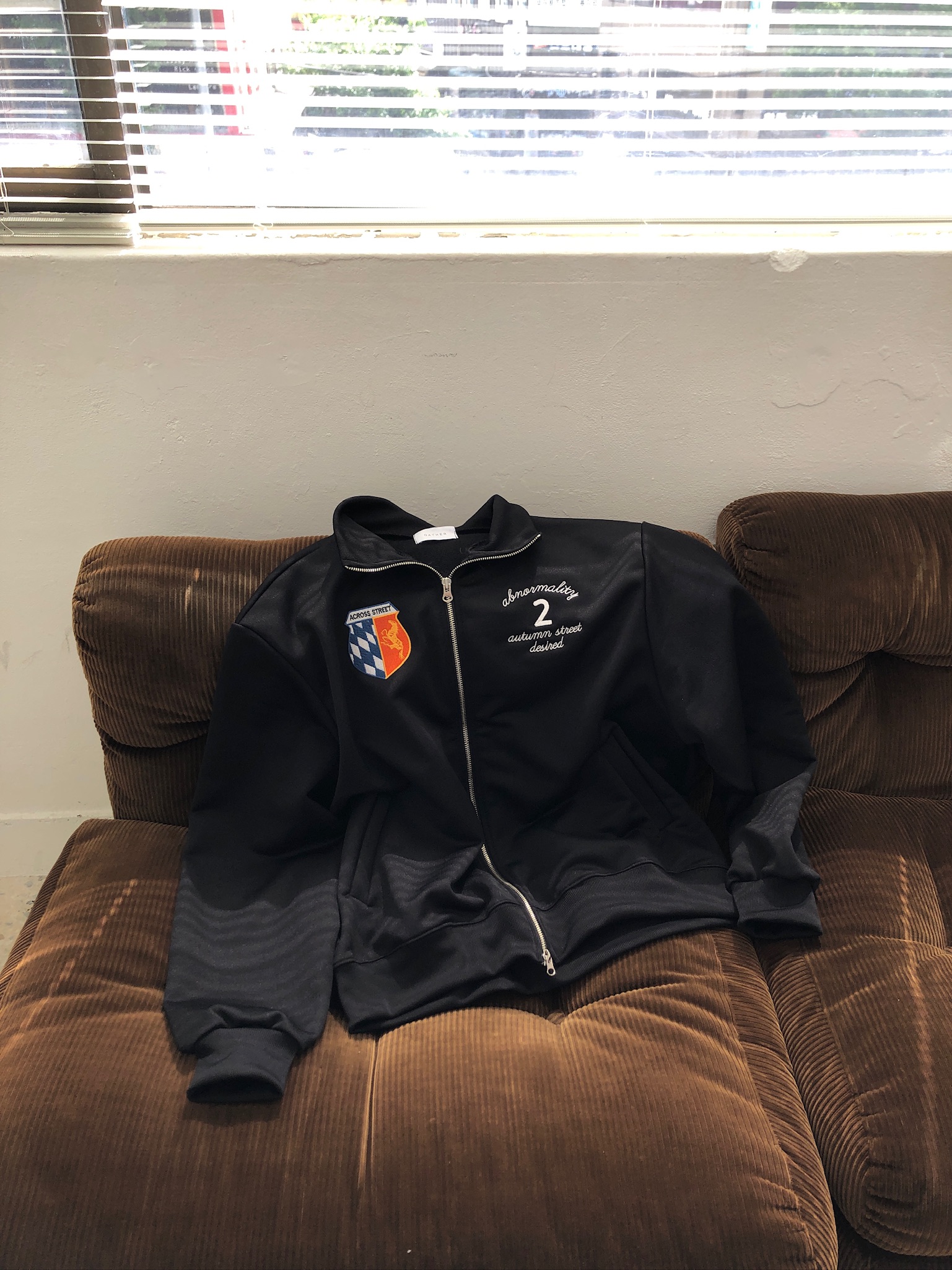 藝術殿堂 高級刺繡 運動街頭 短版 外套 - 3C3