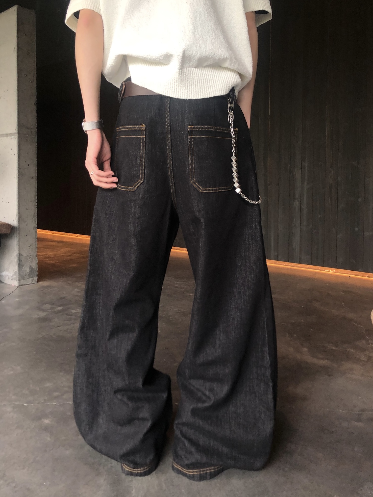 Clean Fit 特殊剪裁 輕薄丹寧 牛仔彎刀褲 - 1C3