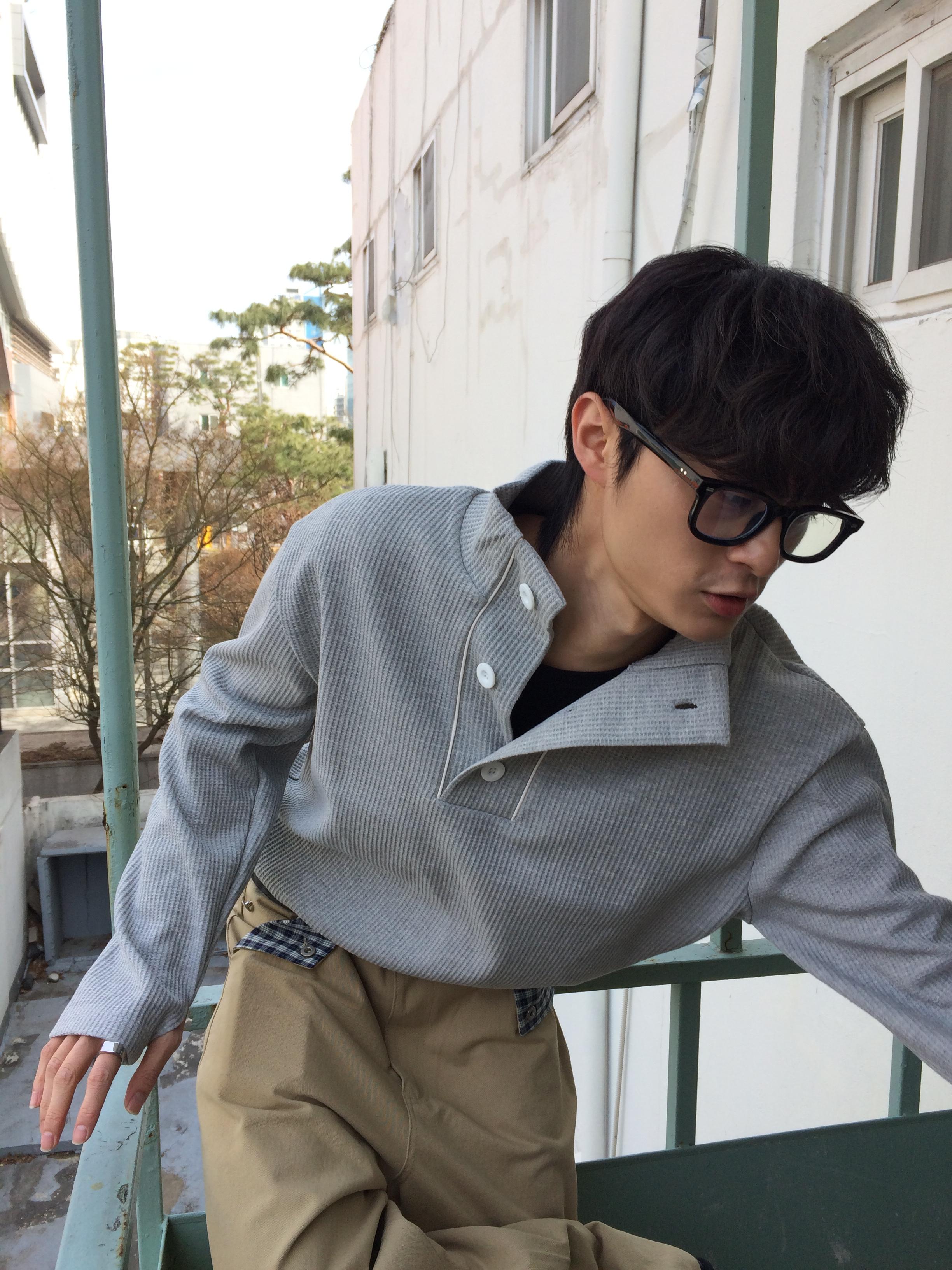 半高開V領 鈕扣 短版 華夫格 指套 薄長袖 - 3C20