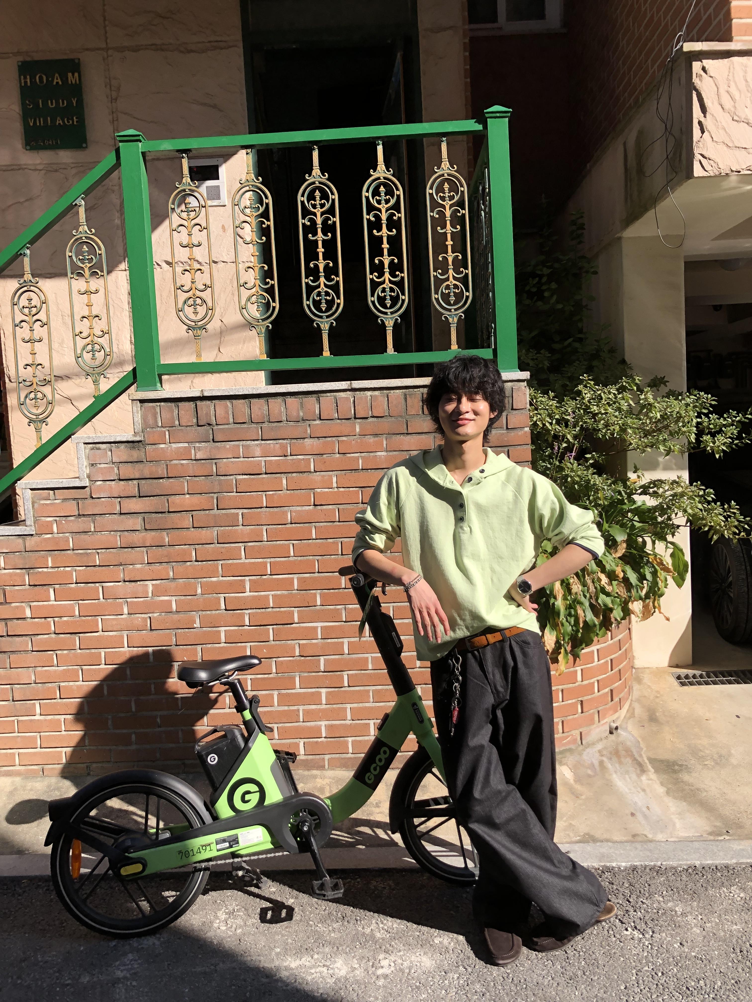 街頭經典百搭 細條紋 鬆緊帶 寬版 牛仔長褲 - 3C3