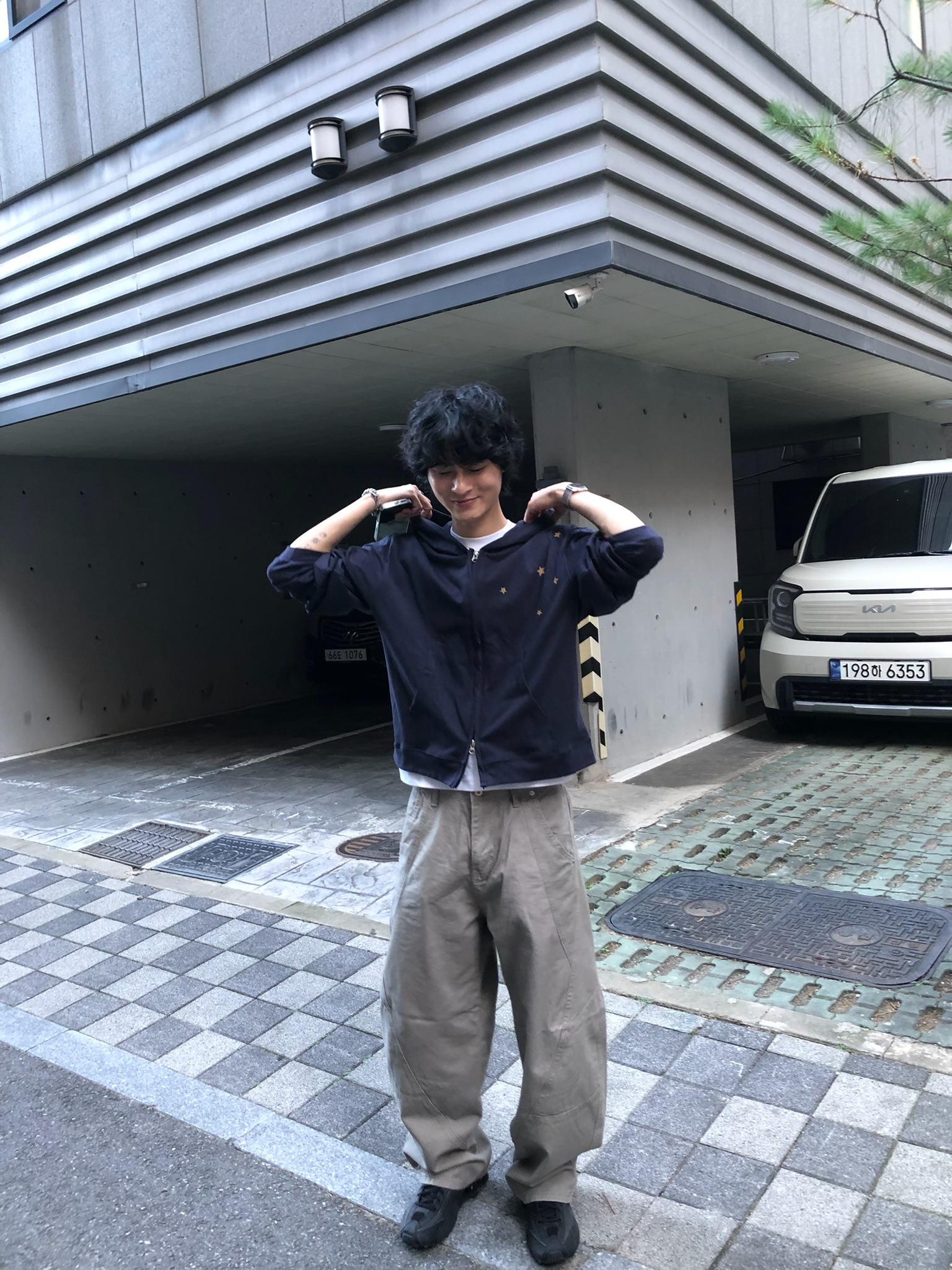 彎刀縫線 俐落版型 鬆緊帶 寬版 長褲 - 4C4