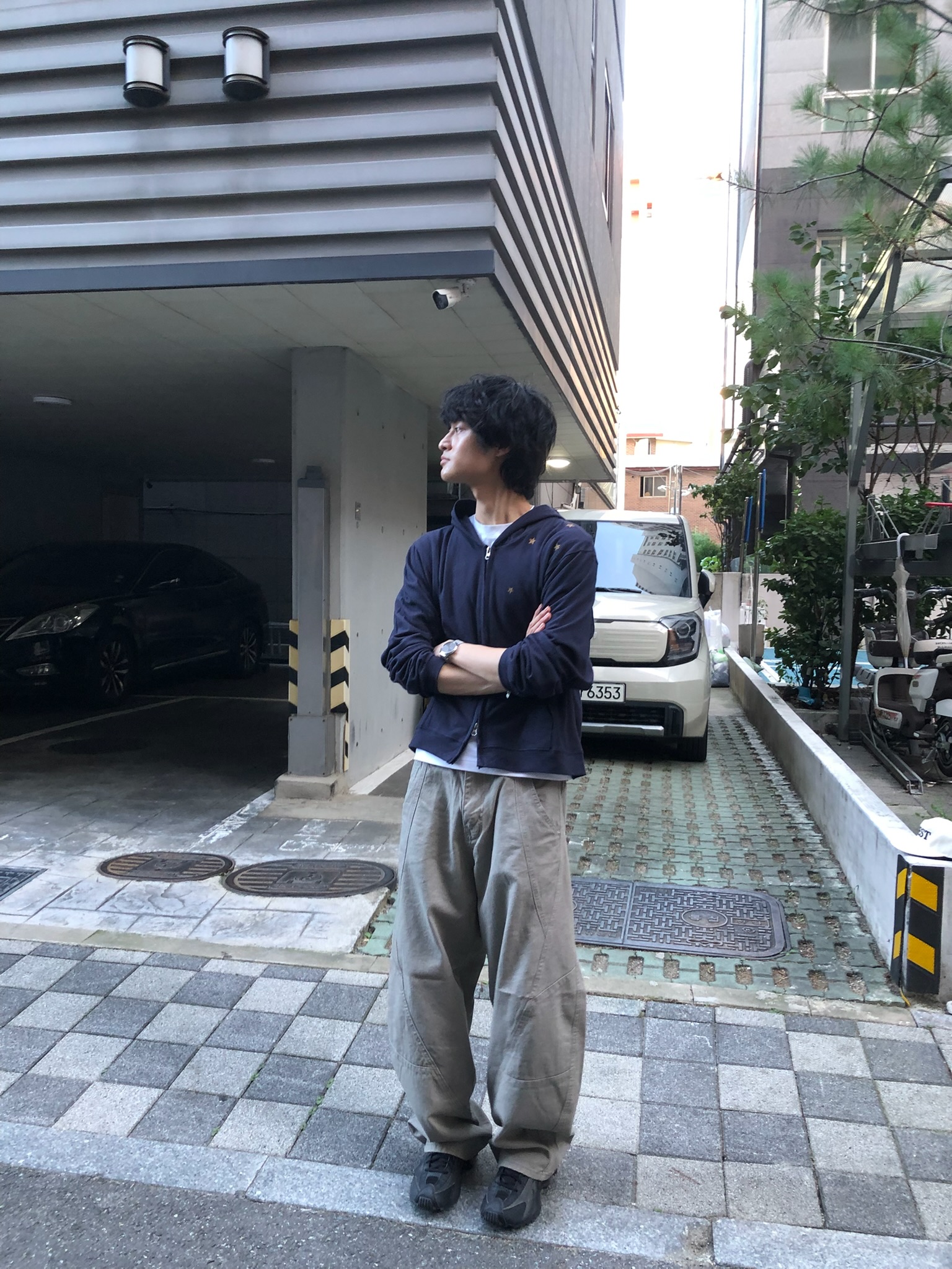 彎刀縫線 俐落版型 鬆緊帶 寬版 長褲 - 4C19