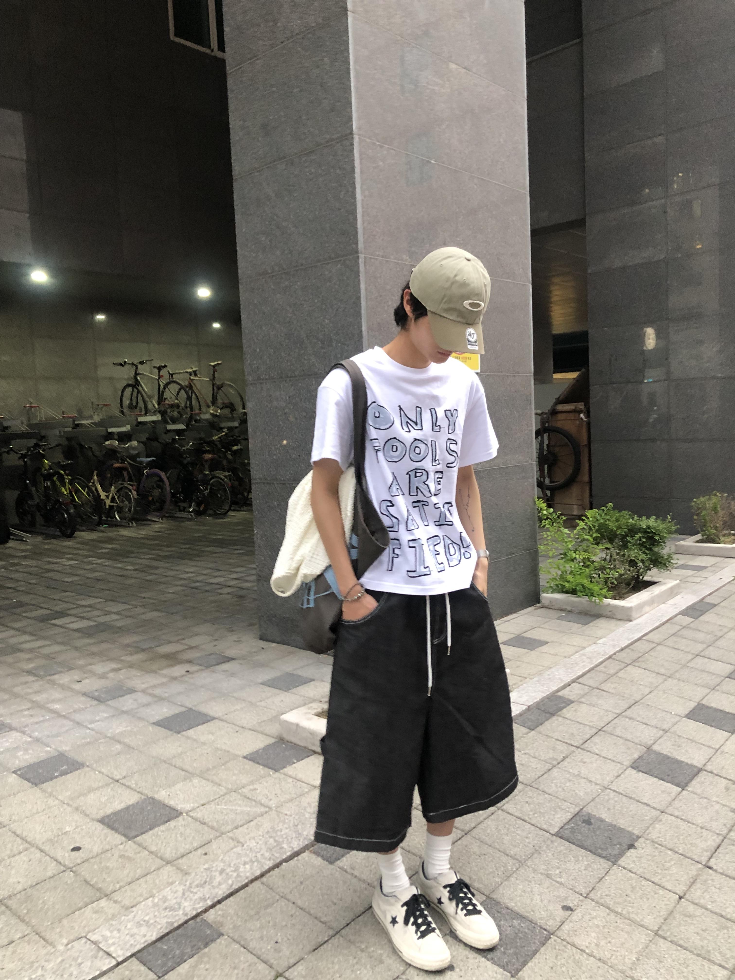 韓系可愛街頭 塗鴉印刷 短版上衣 - 2C16