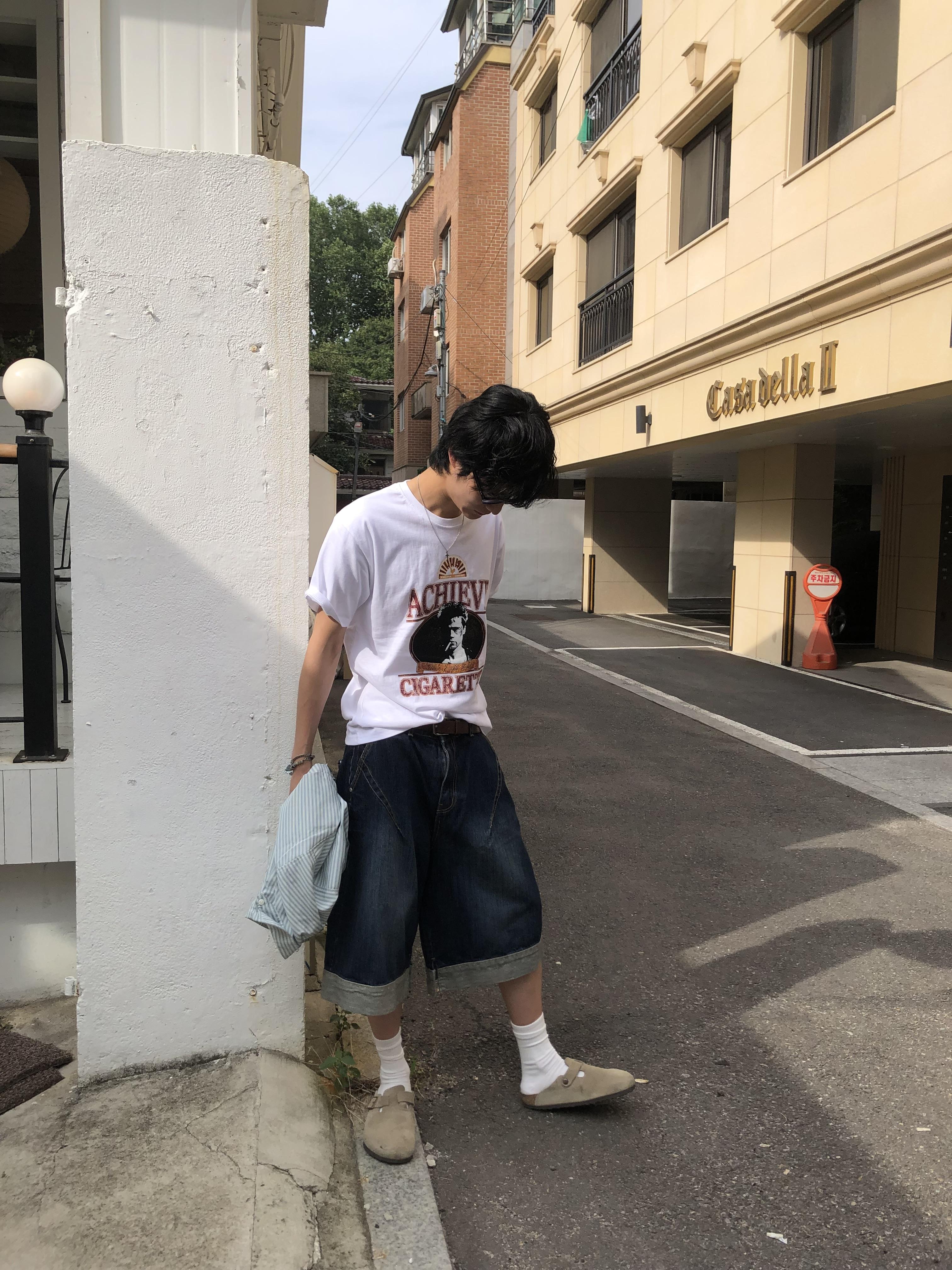 美式風 漸層刷色 斜切線造型 反折 牛仔短褲 - 2C16
