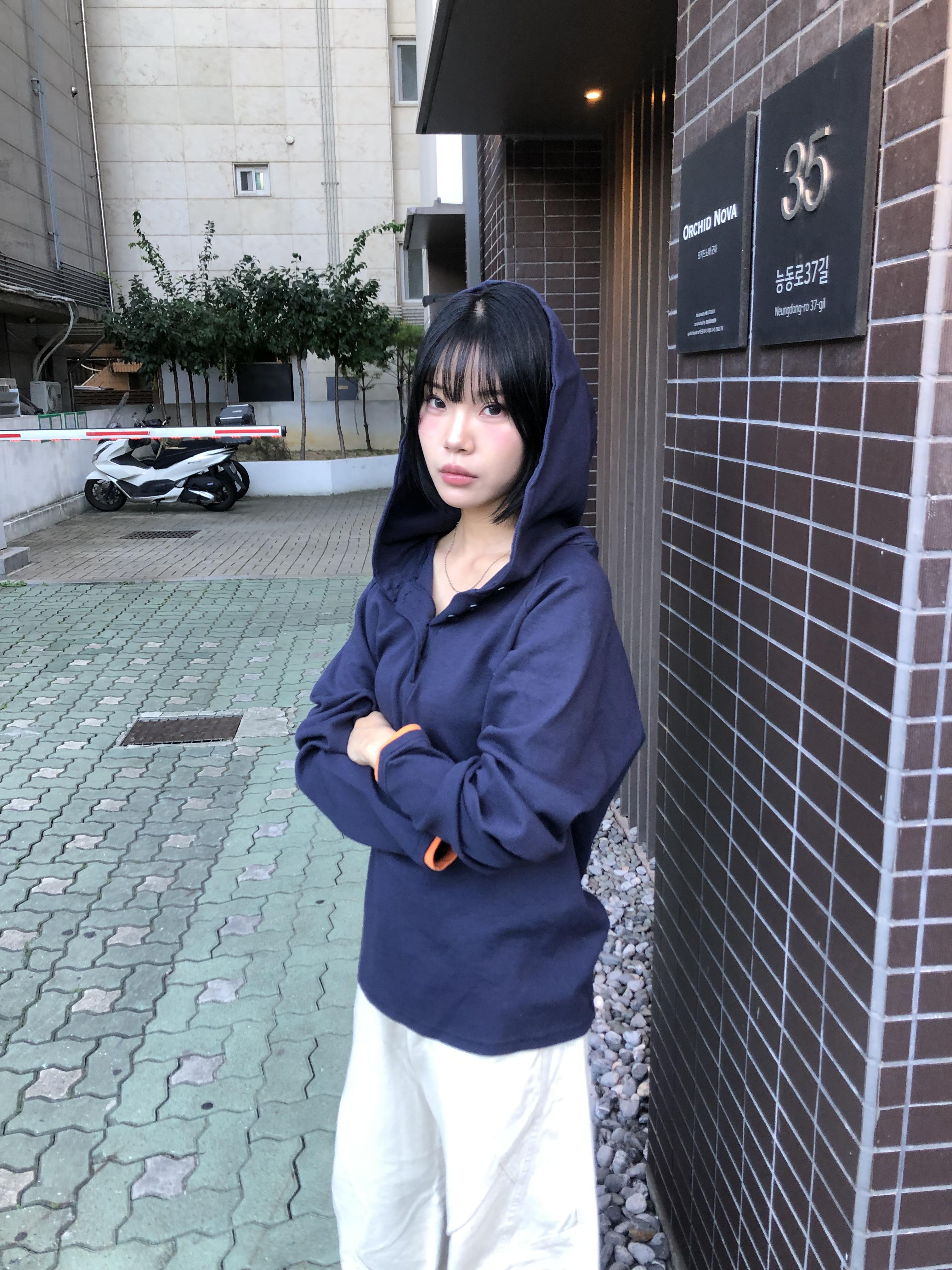 多巴安配色 休閒經典 鈕扣設計 長袖 帽T - 2C10