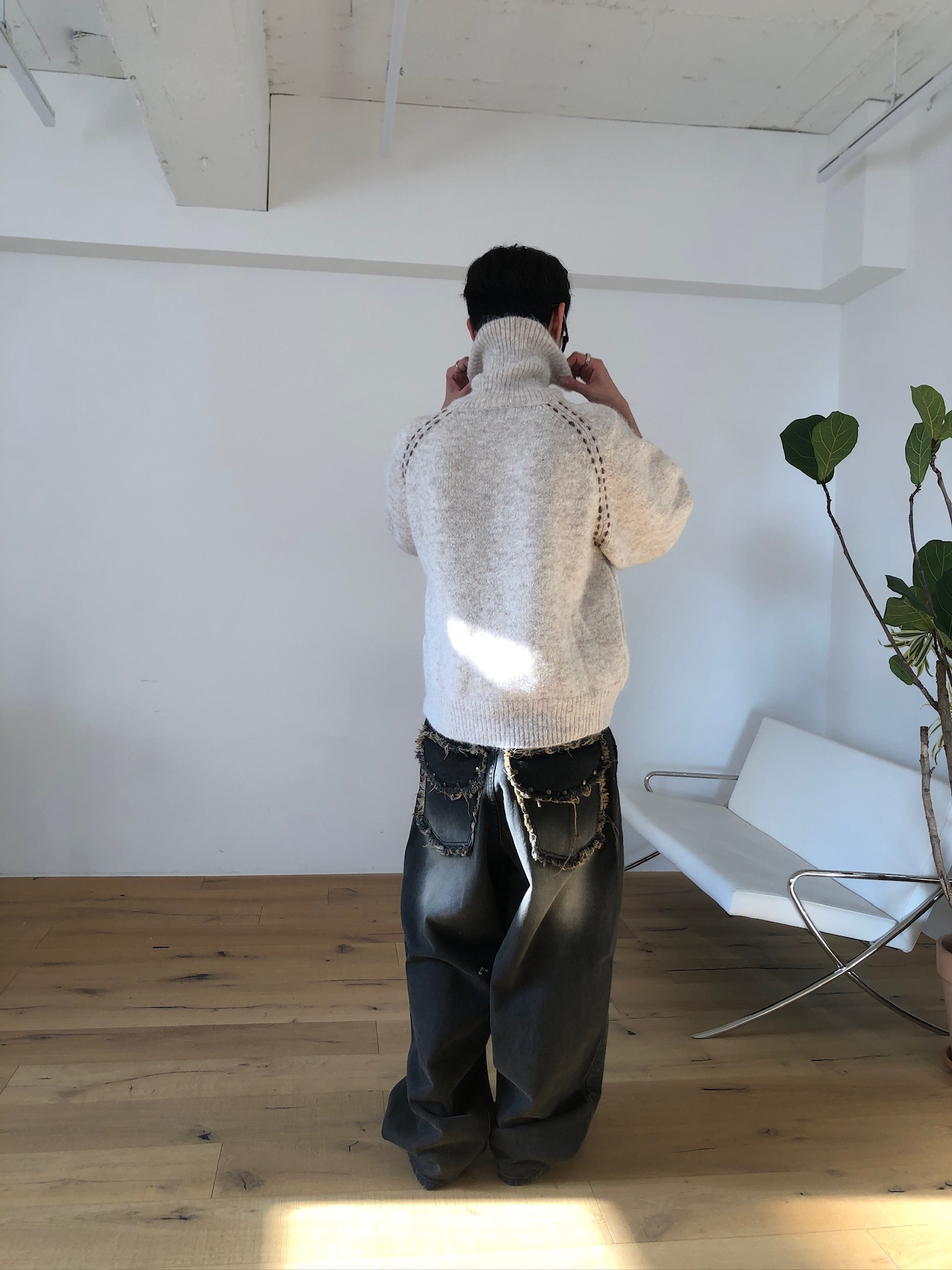 漸層水洗 鑲式卯釘 大口袋 牛仔寬褲 - 2C20