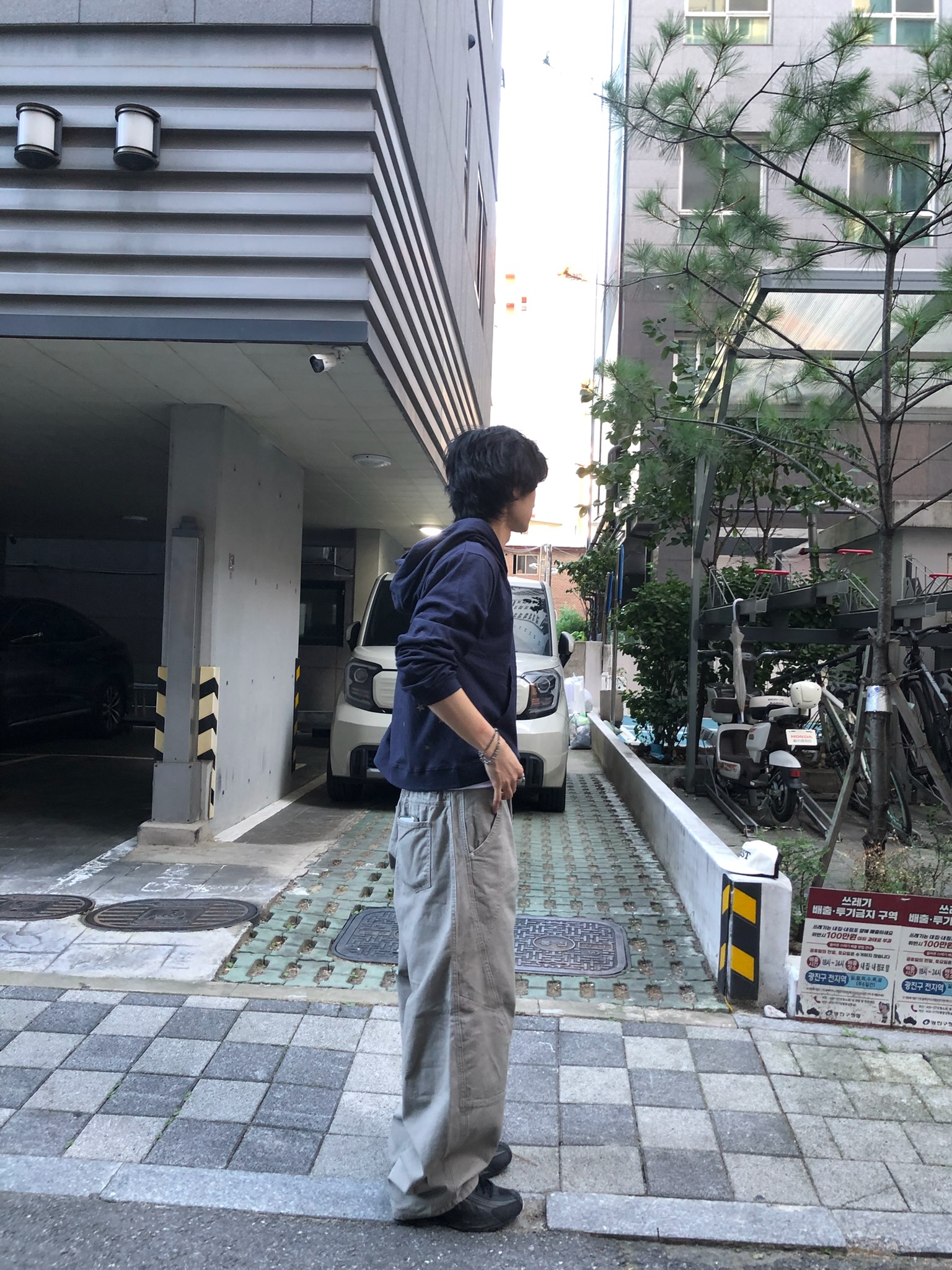 彎刀縫線 俐落版型 鬆緊帶 寬版 長褲 - 4C16
