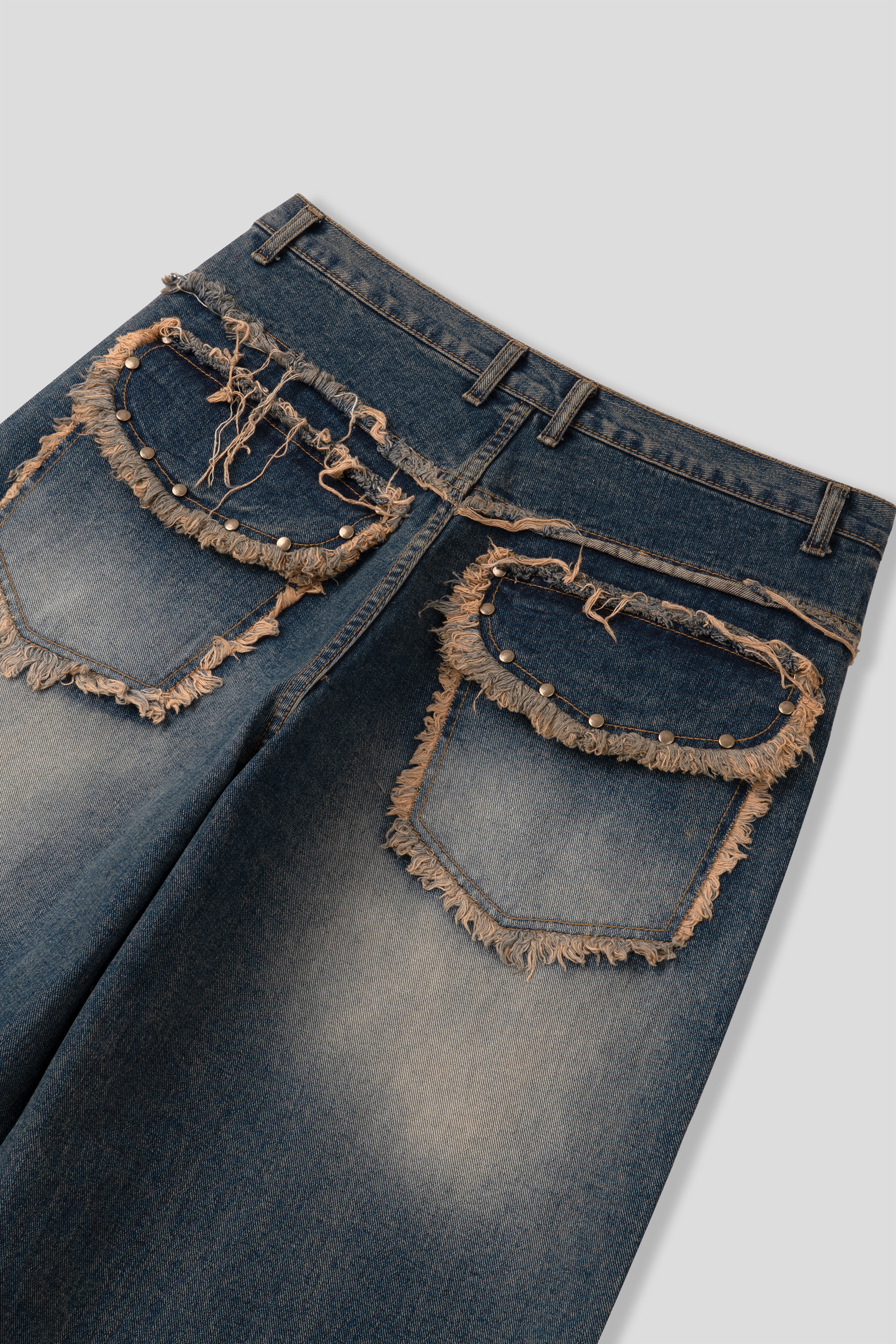 漸層水洗 鑲式卯釘 大口袋 牛仔寬褲 - 2C24