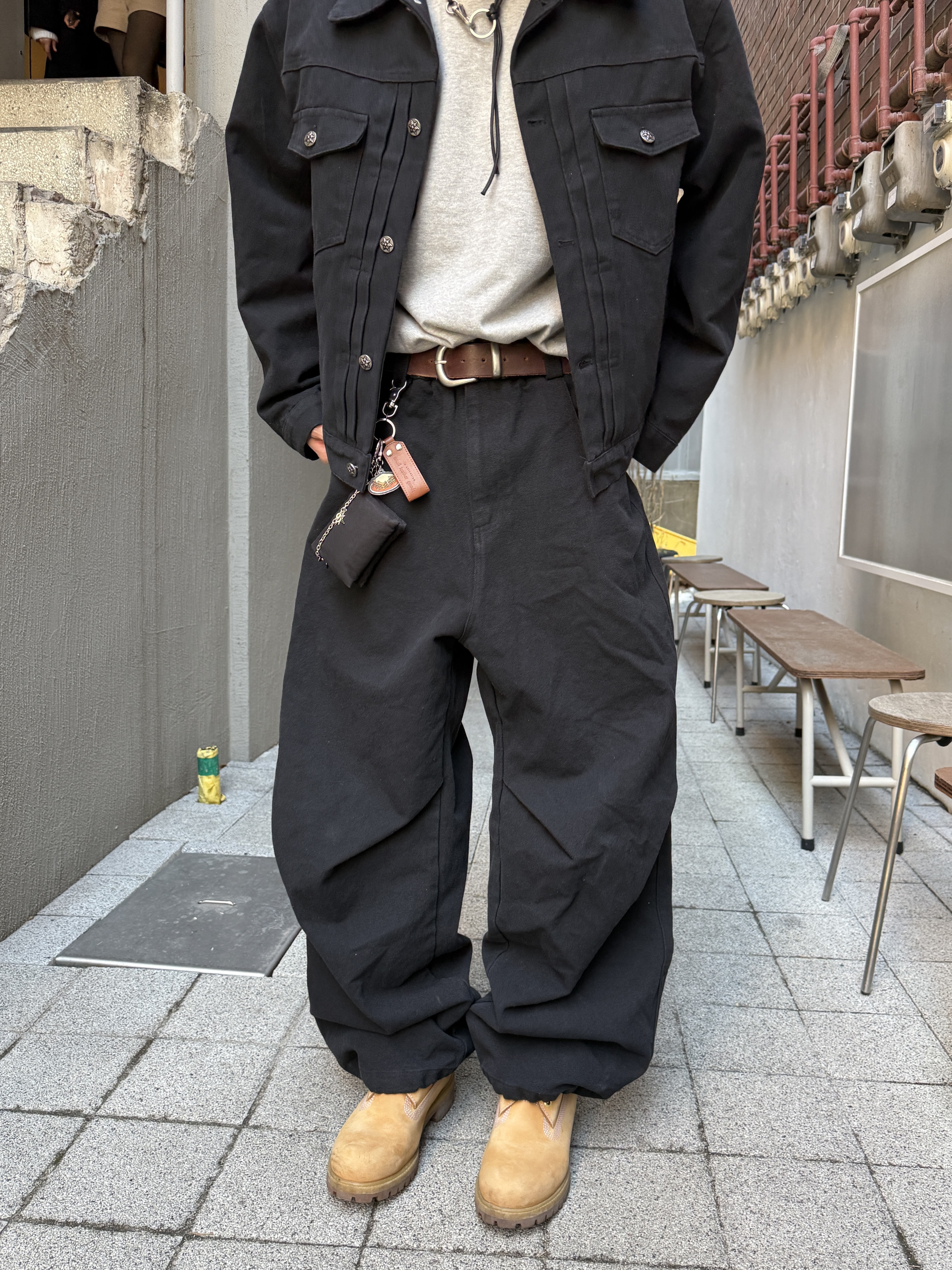 文藝鈕扣 降落傘抓皺 寬版 鬆緊帶 牛仔褲 (set-up) - 2C5