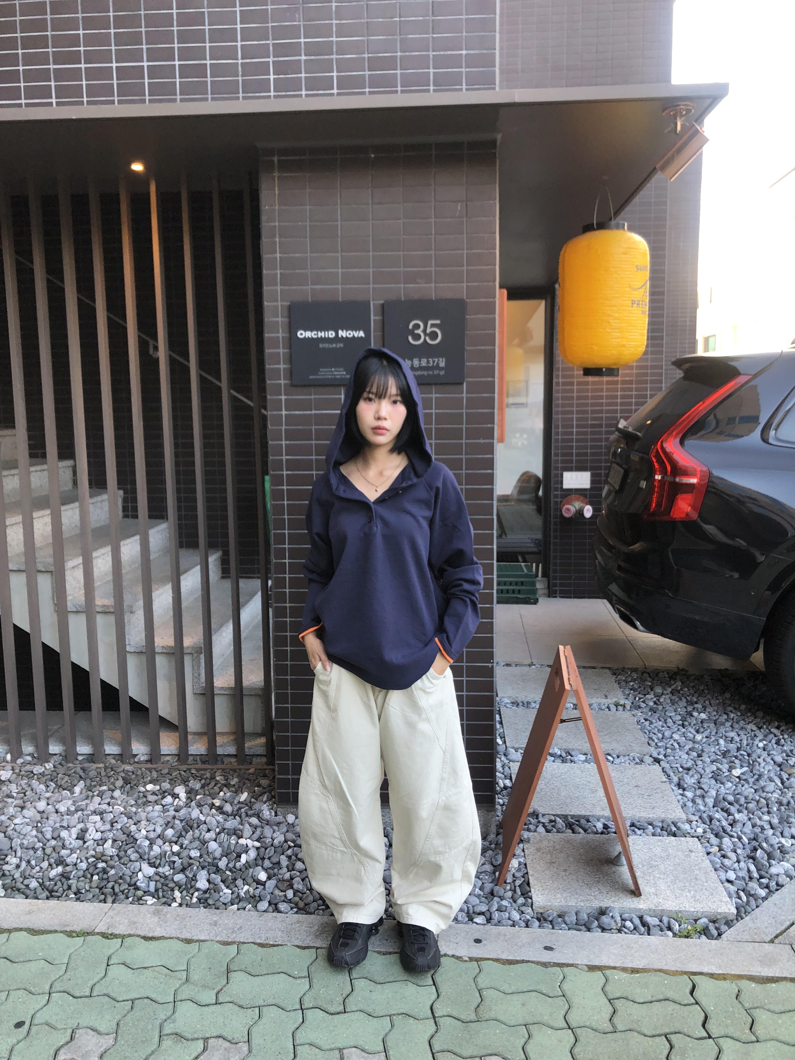 彎刀縫線 俐落版型 鬆緊帶 寬版 長褲 - 4C5