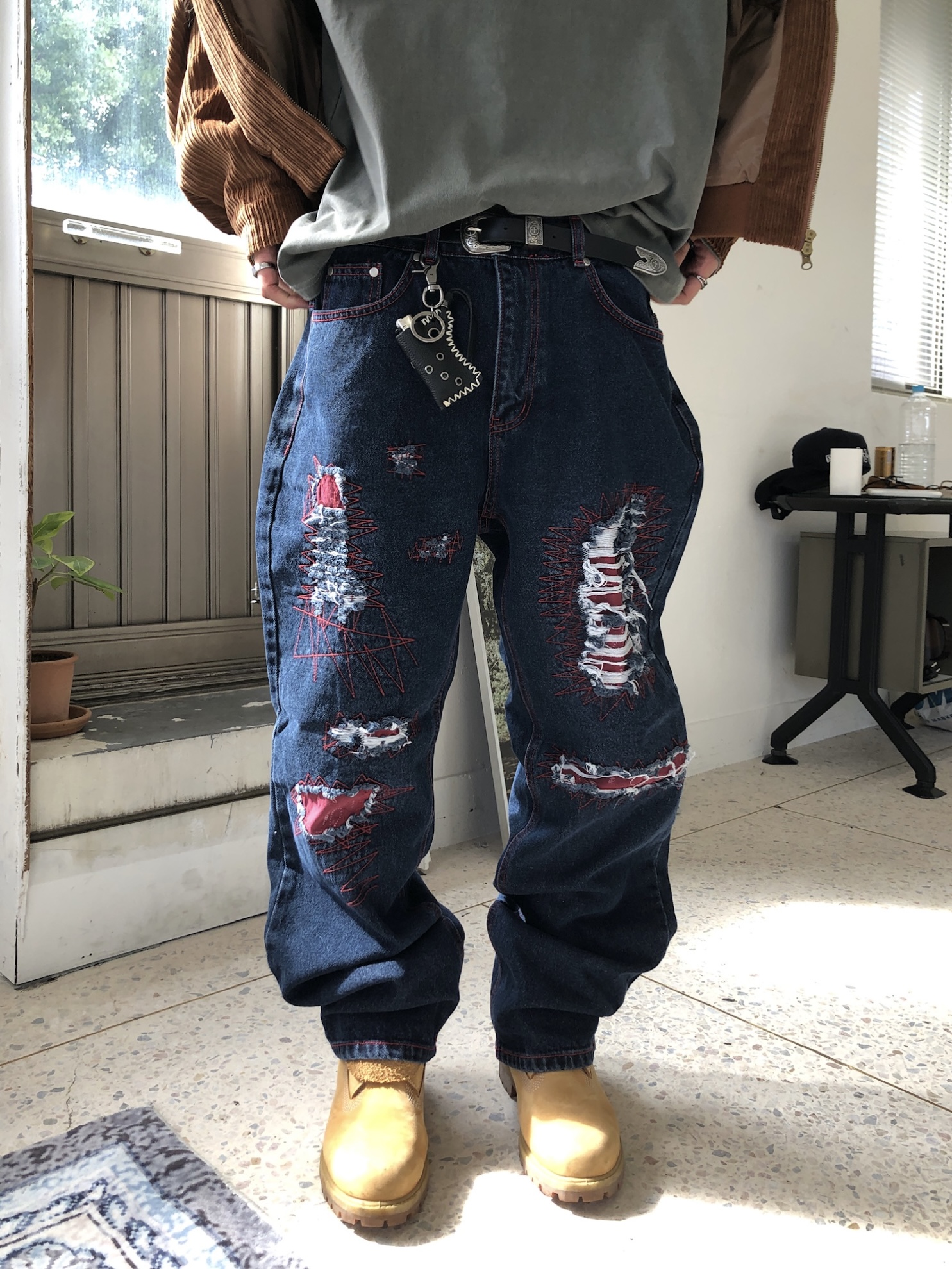 美式街頭 紅色警戒 破壞 直筒 微寬版 牛仔褲 - 1C2