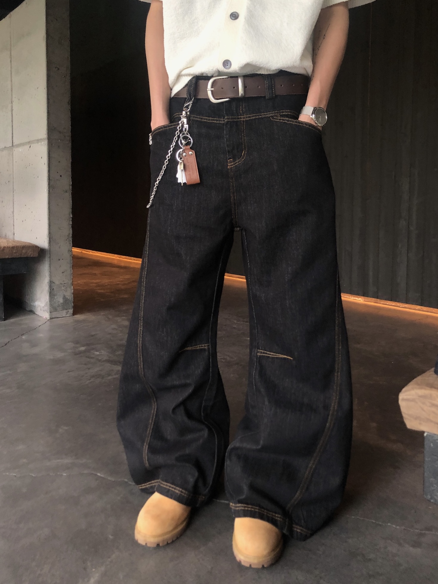 Clean Fit 特殊剪裁 輕薄丹寧 牛仔彎刀褲 - 1C5