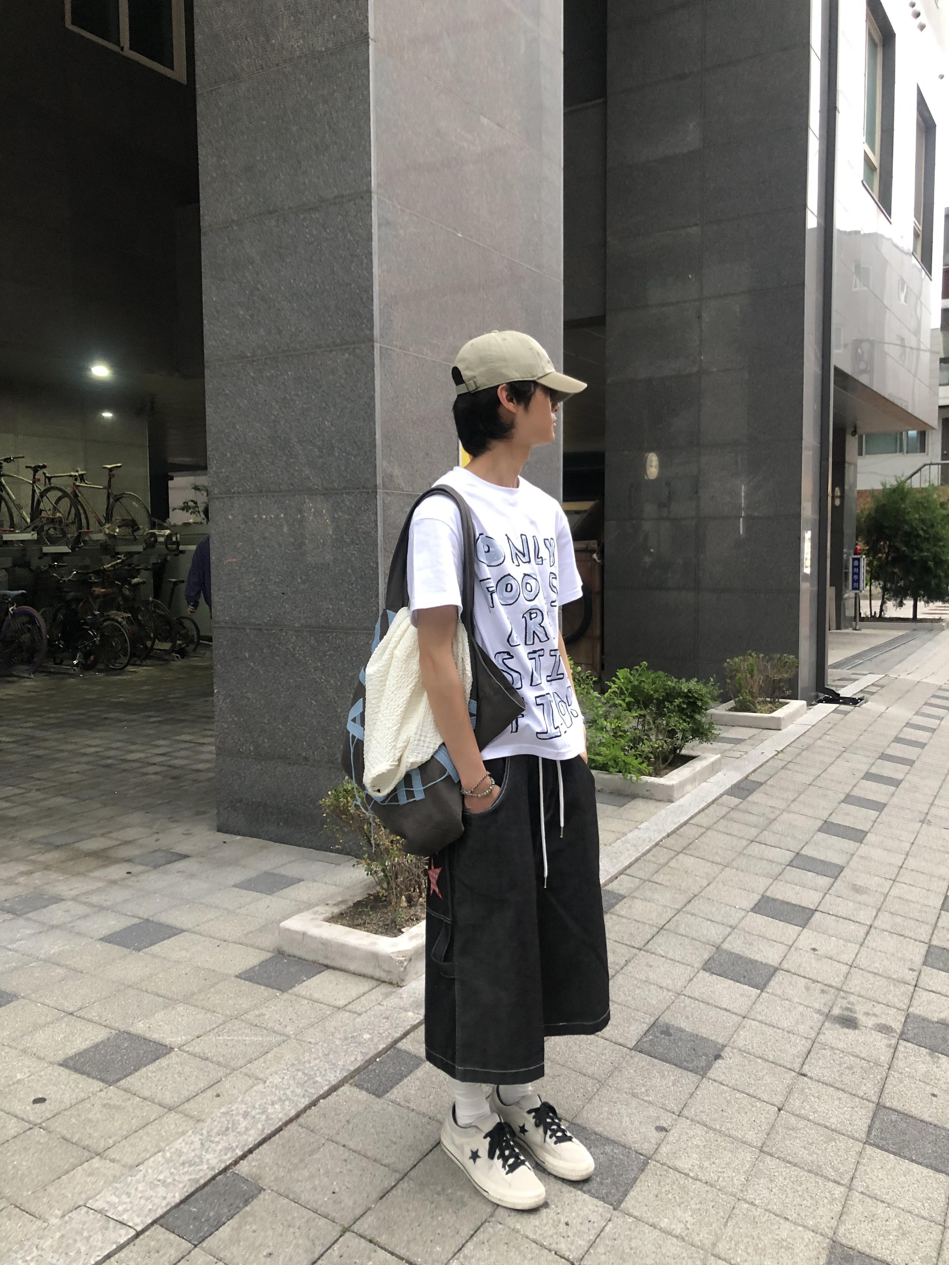 韓系可愛街頭 塗鴉印刷 短版上衣 - 2C12